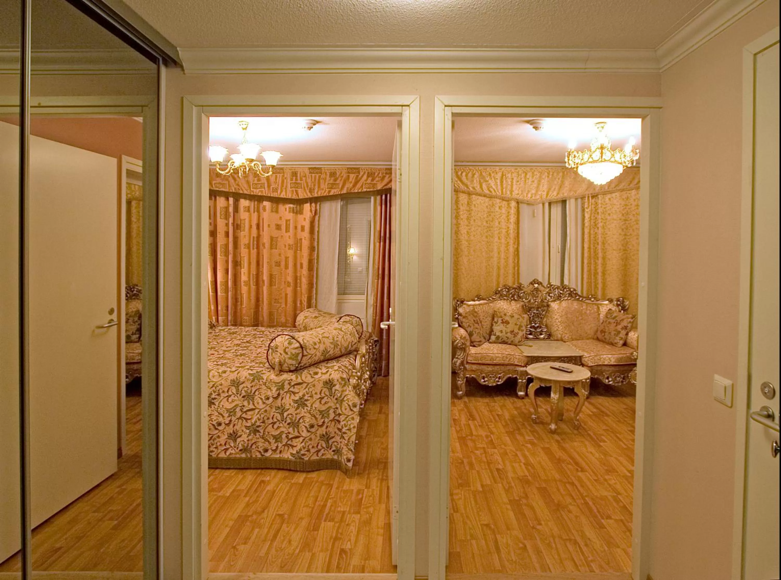 Decorative detail in Mango Hotel