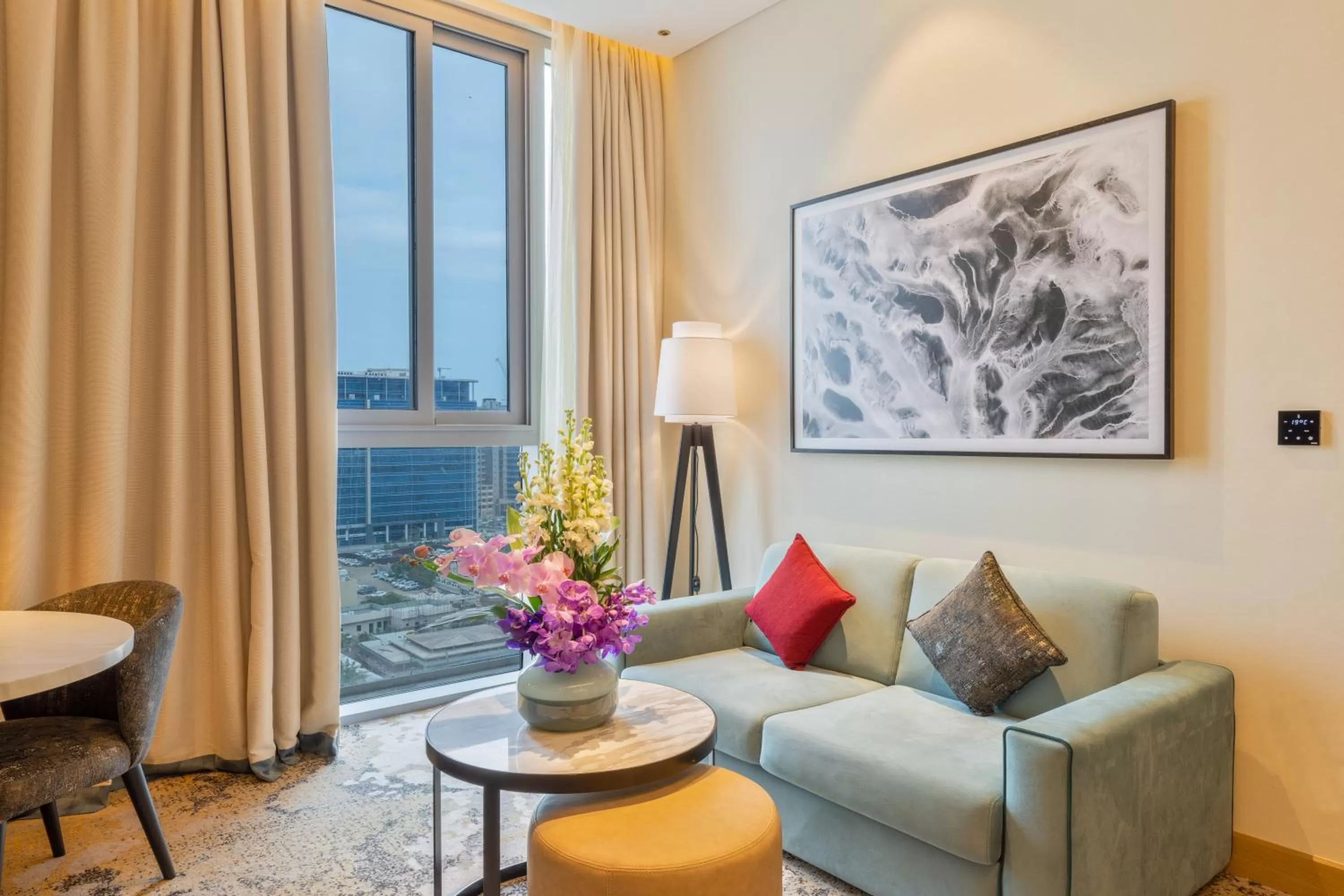 Living room in Embassy Suites By Hilton Doha Old Town