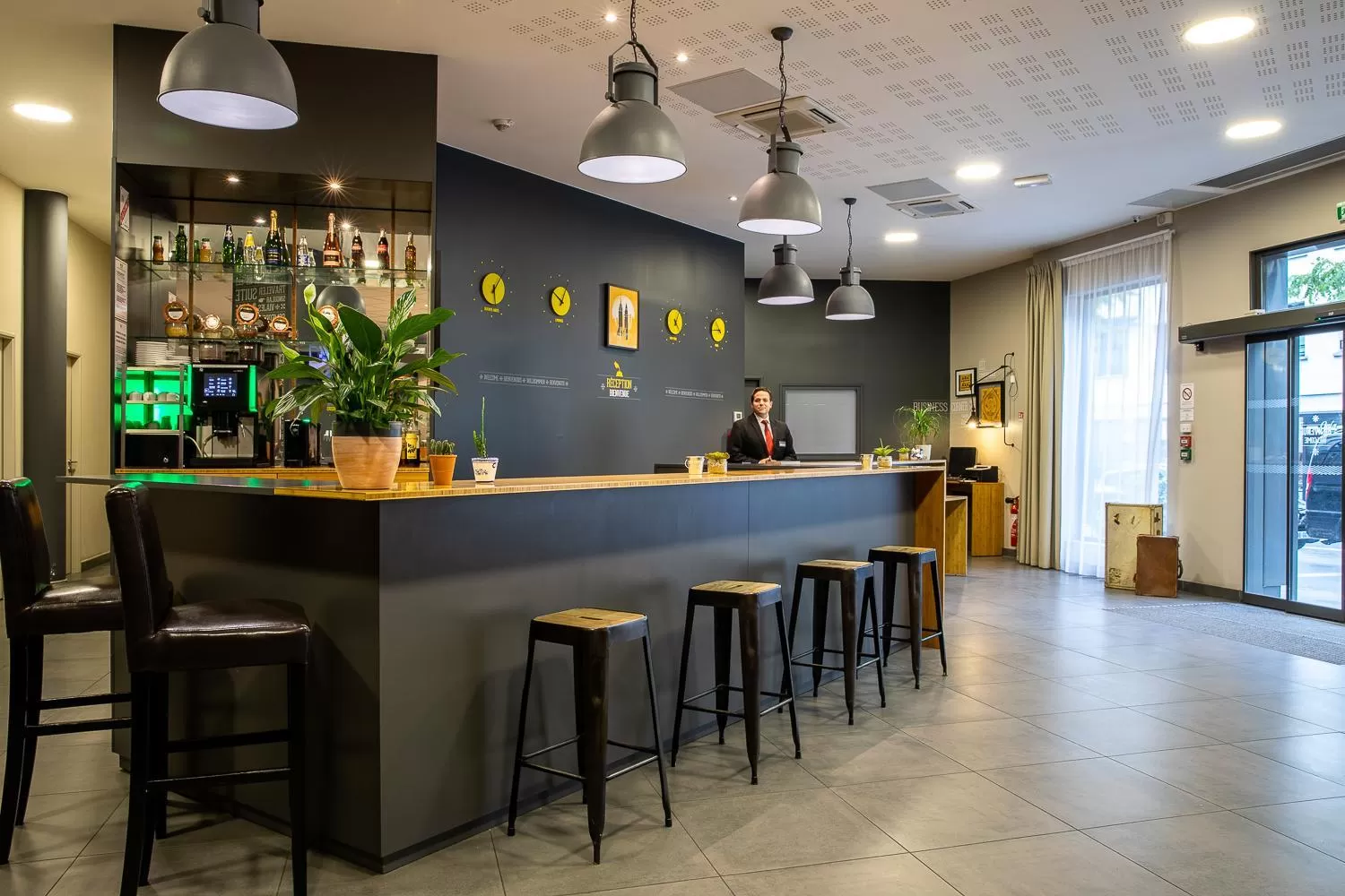 Lobby or reception in Best Western Plus Suitcase Paris La Défense