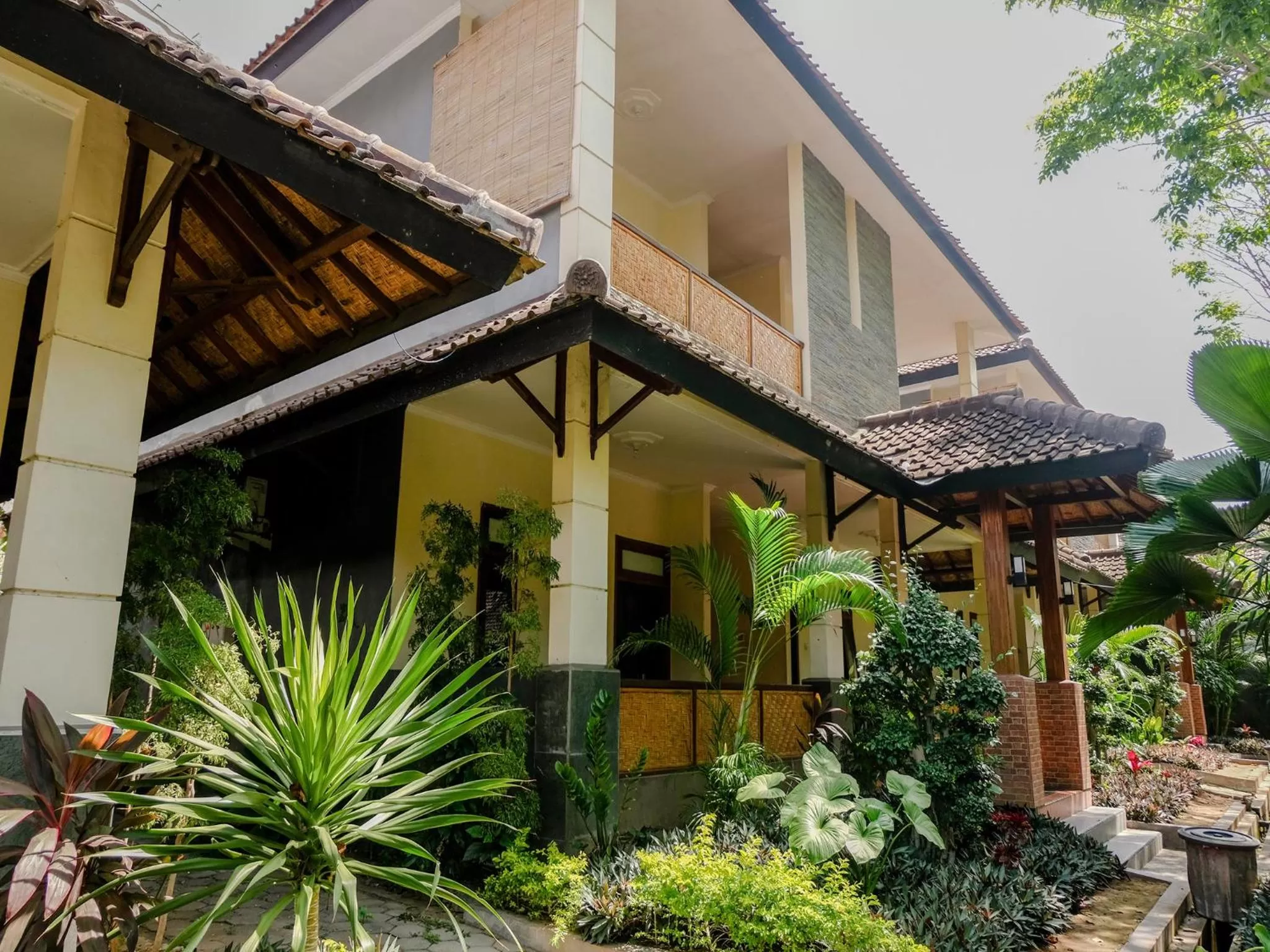 Property building in Hotel Mahkota Plengkung by ecommerceloka