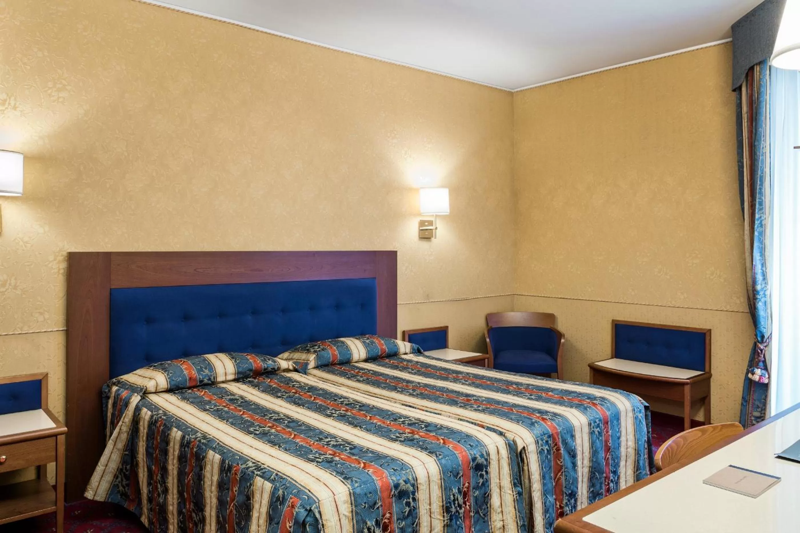 Photo of the whole room, Bed in Hotel Des Etrangers