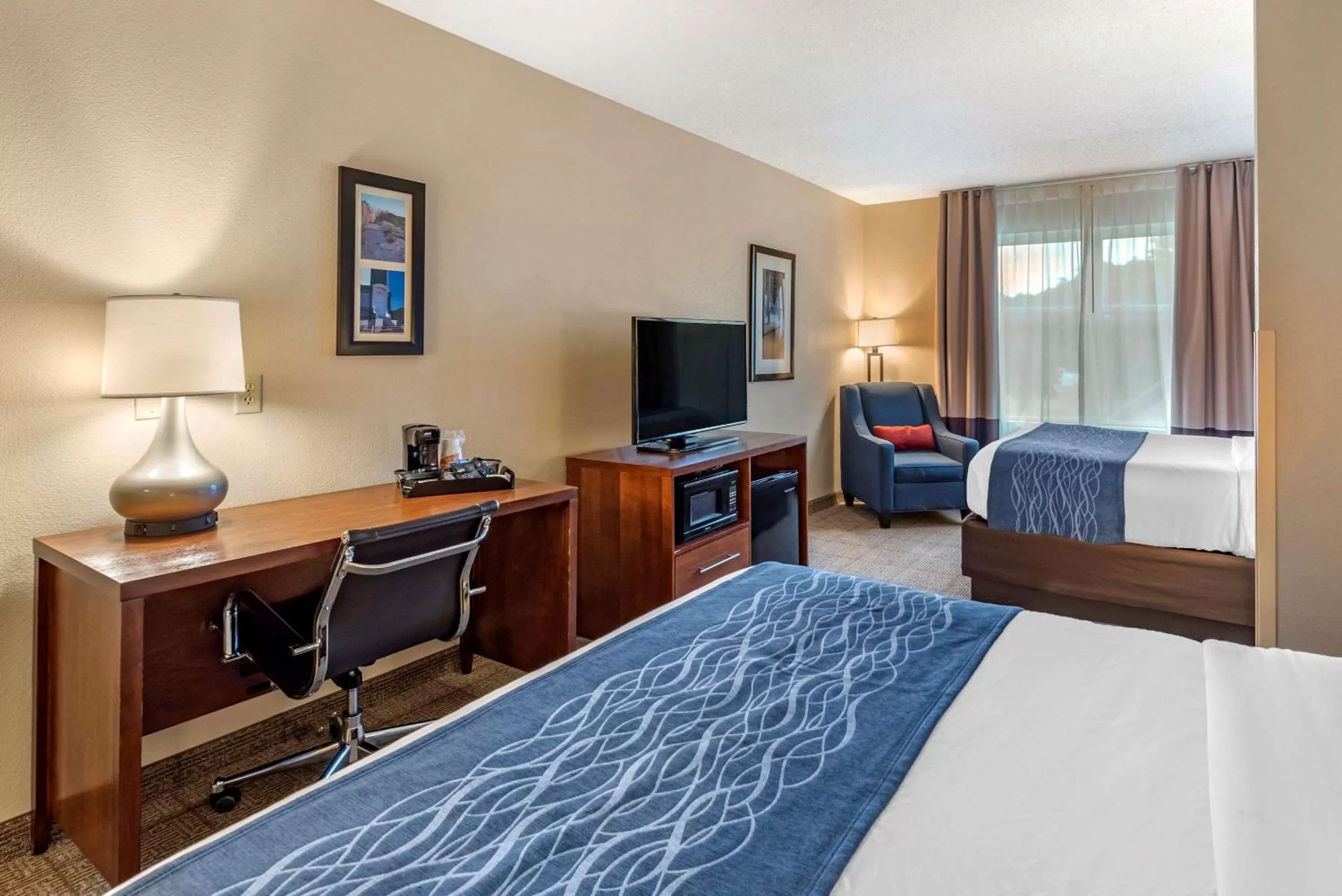 Photo of the whole room, Bed in Comfort Inn & Suites Virginia Beach - Norfolk Airport