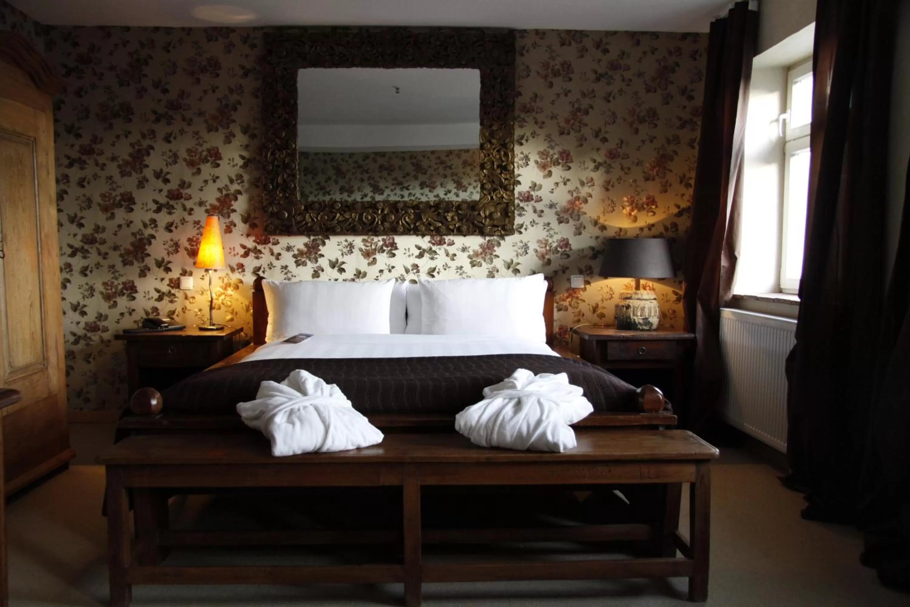 Photo of the whole room, Bed in Zur Ewigen Lampe Romantisches Landhotel & Restaurant