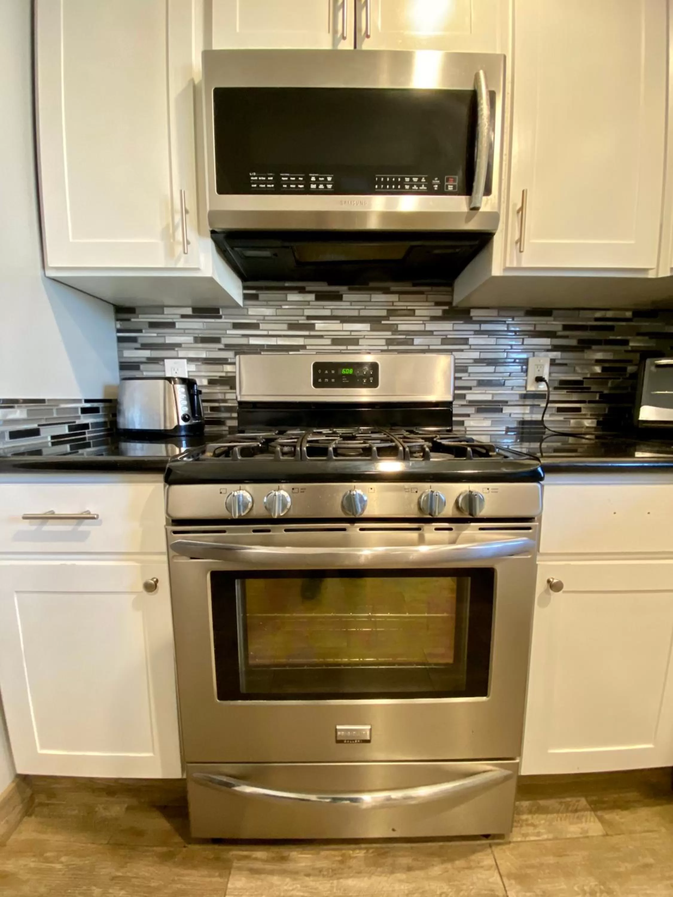 Kitchen or kitchenette in Viking Motel-Ventura