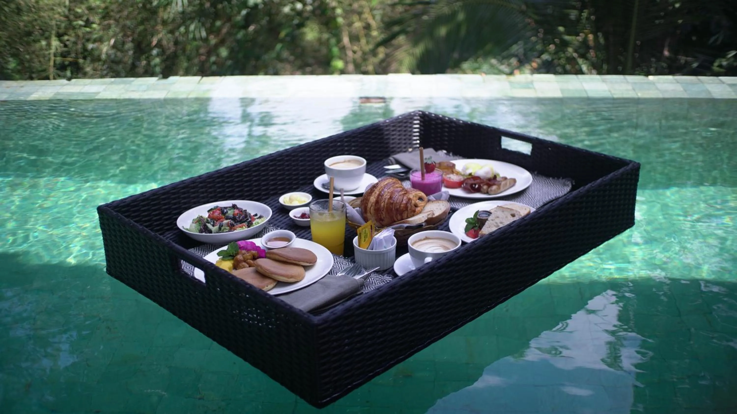 Food and drinks in Aria Villas Ubud