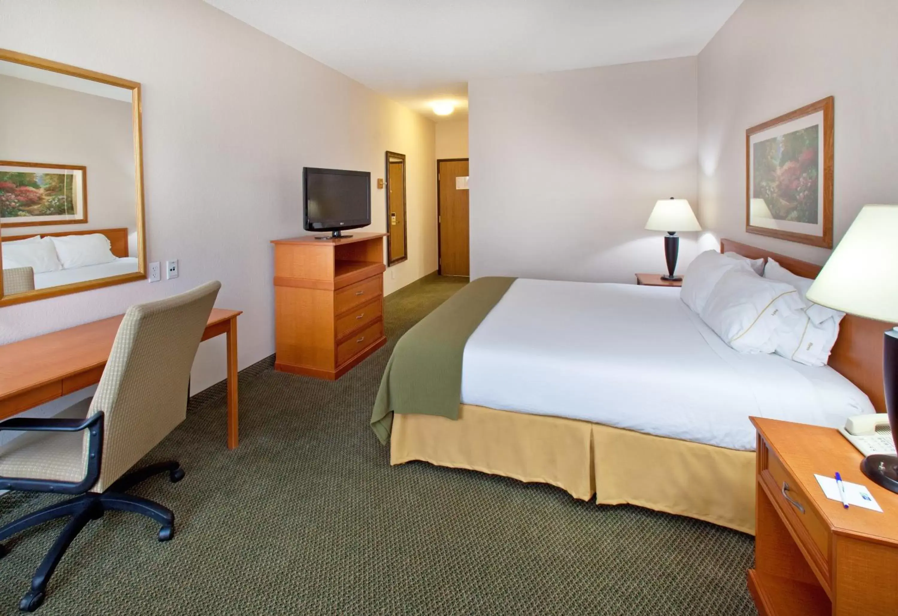 King Room - Mobility Access/Hearing Accessible in GrandStay Hotel & Suites Pella King Room - Mobility Access/Hearing Accessible in GrandStay Hotel & Suites Pella