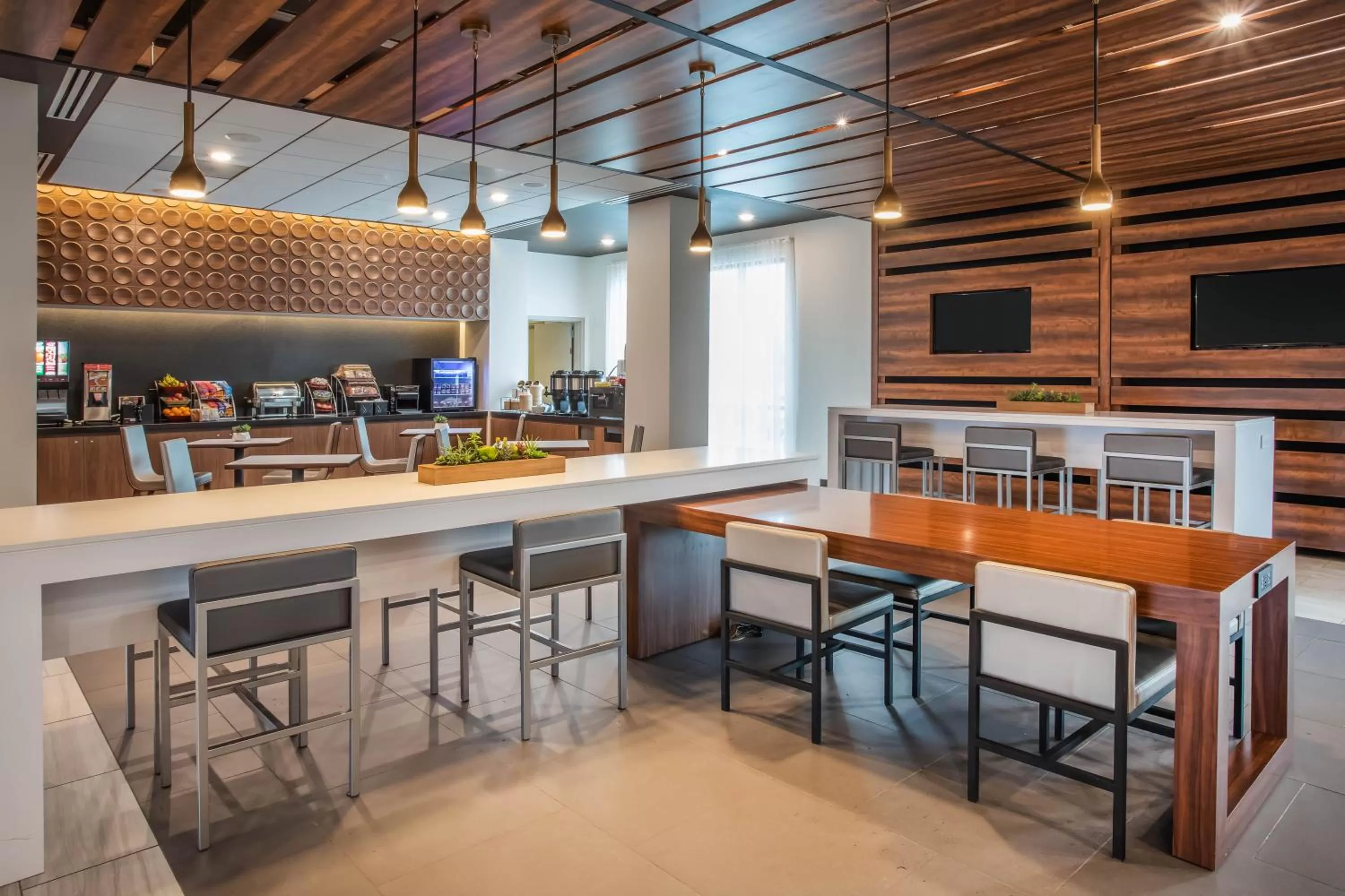 Restaurant/places to eat in Wingate by Wyndham Denver Airport