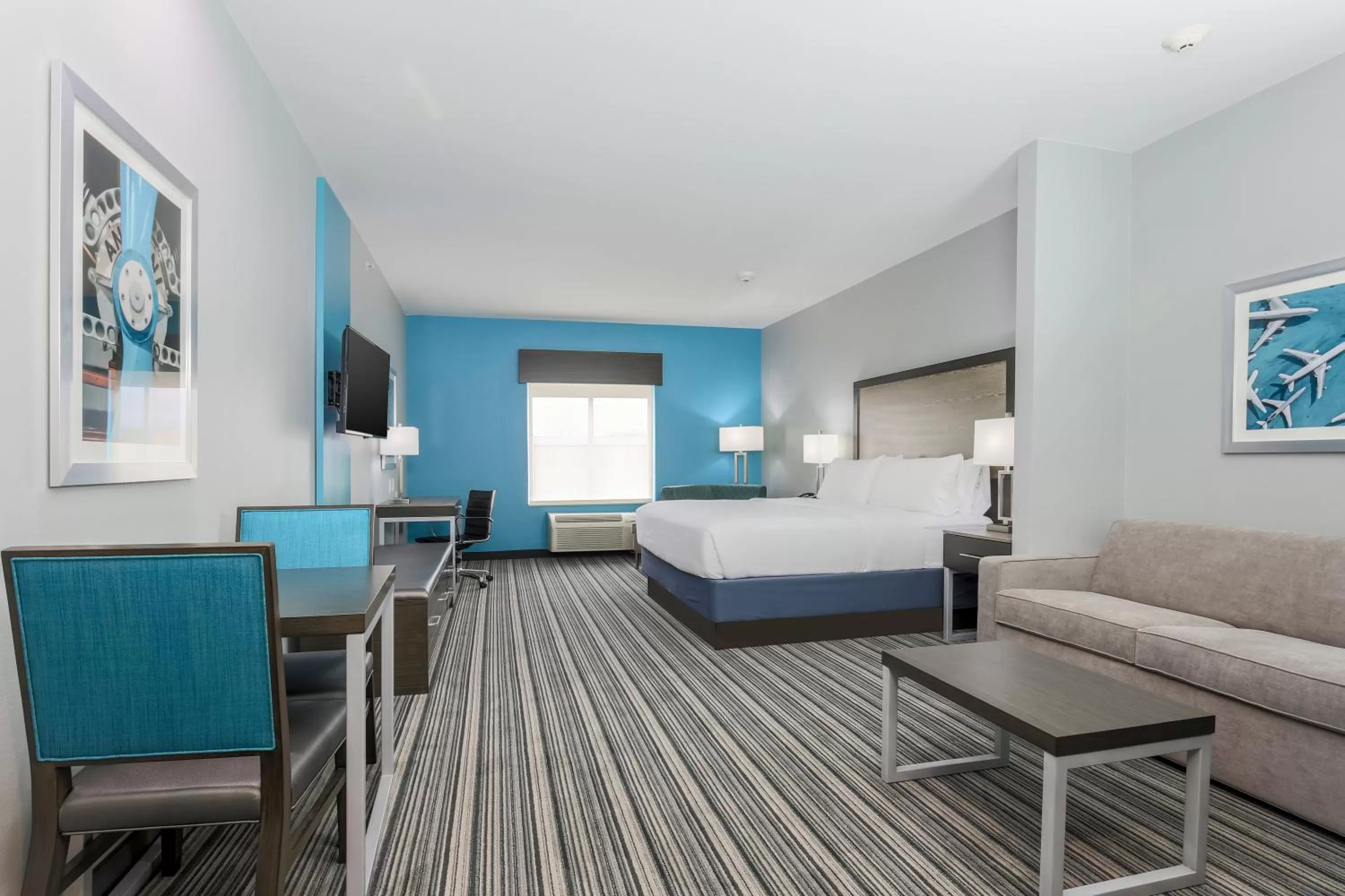 Photo of the whole room, Bed in Holiday Inn Express & Suites Houston - Hobby Airport Area by IHG
