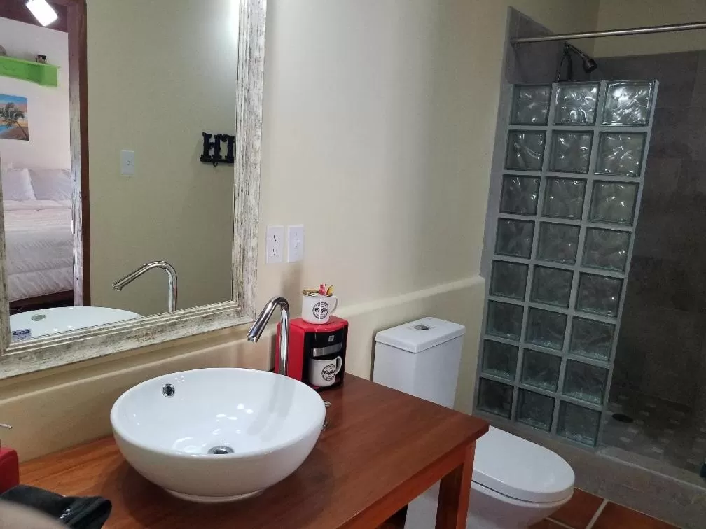 Bathroom in The BNB on Triggerfish Close to the airport