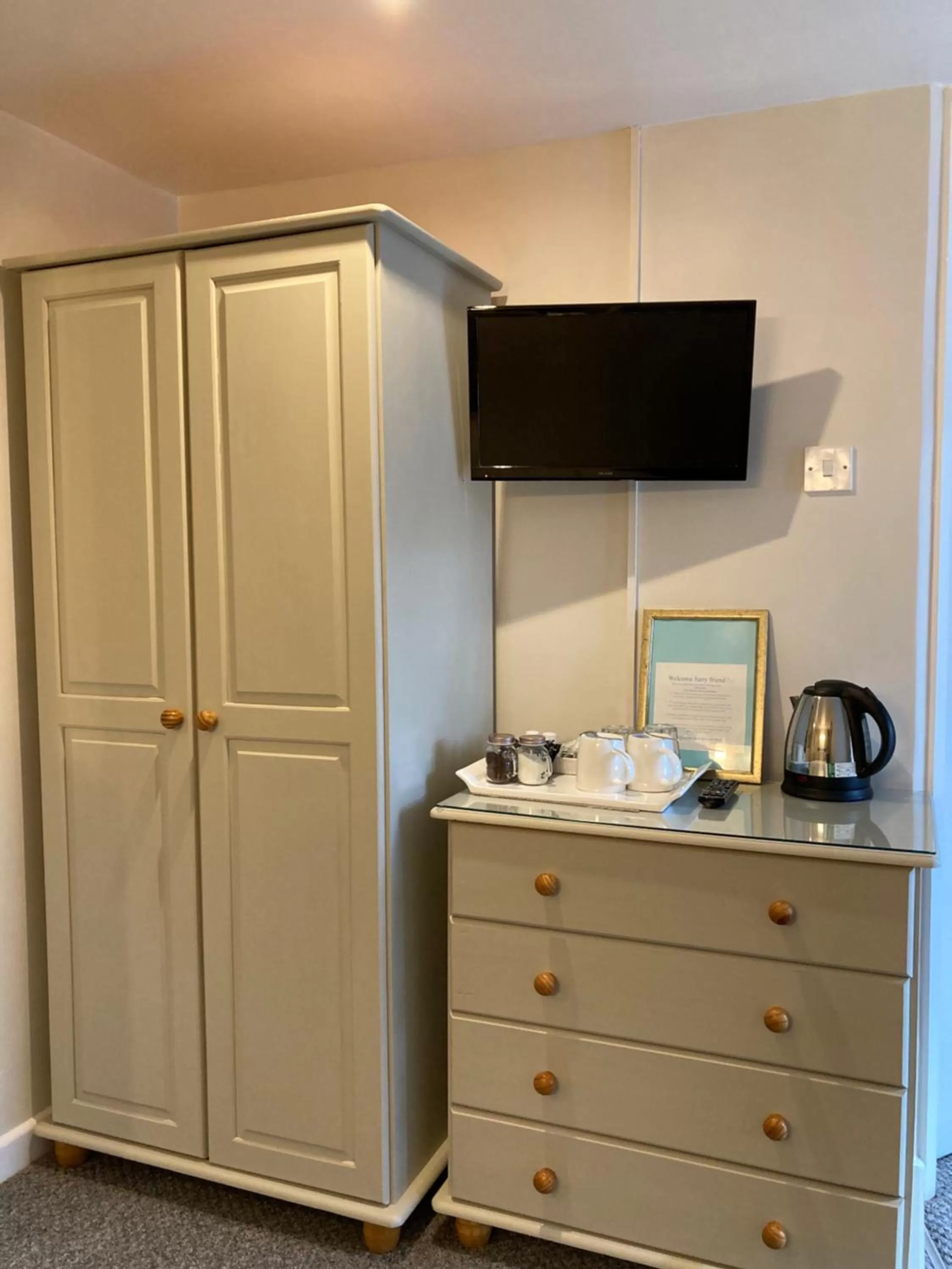 TV and multimedia in The Wentworth Guest House