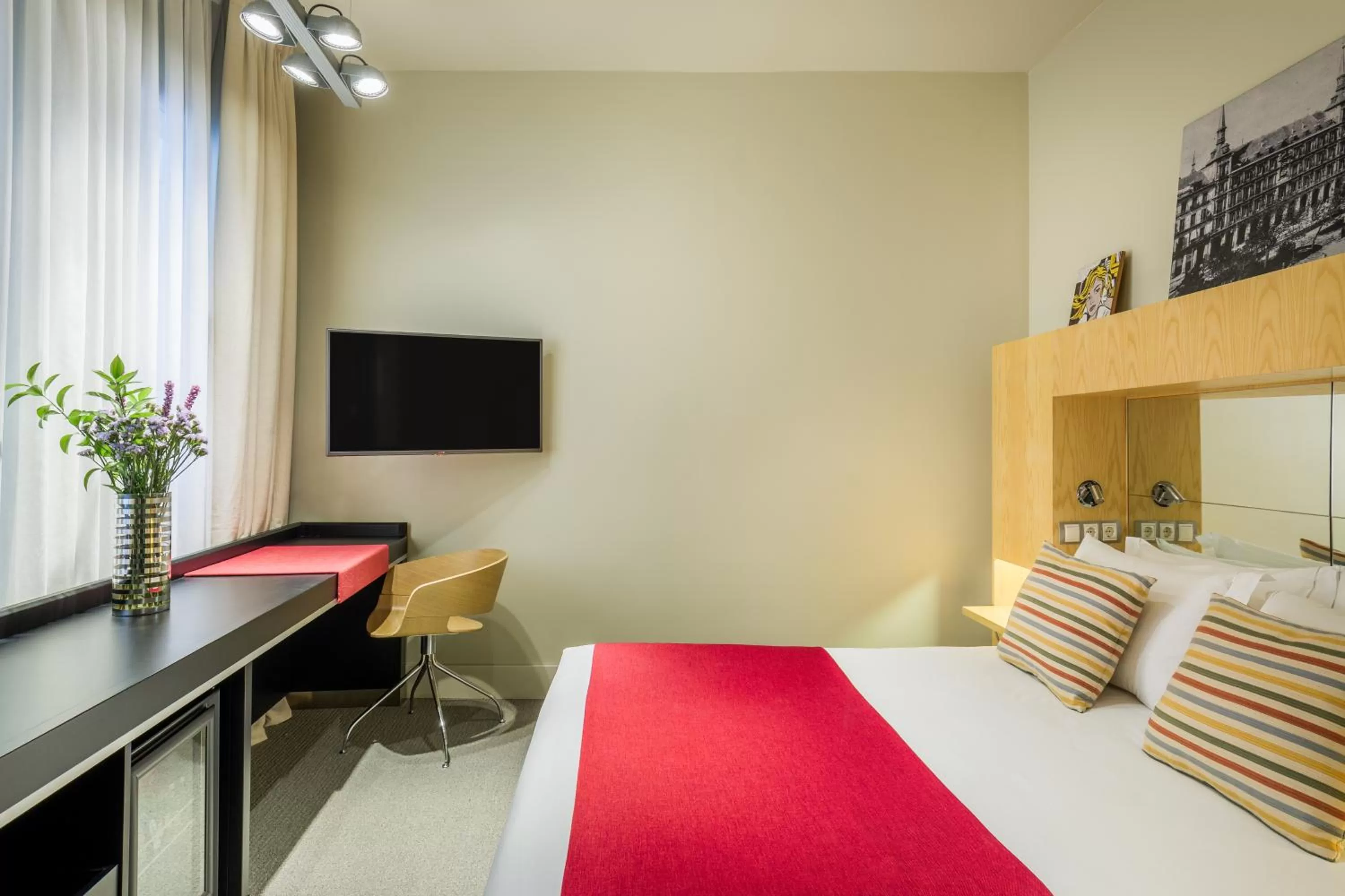 Photo of the whole room, Bed in Room Mate Alicia, Madrid