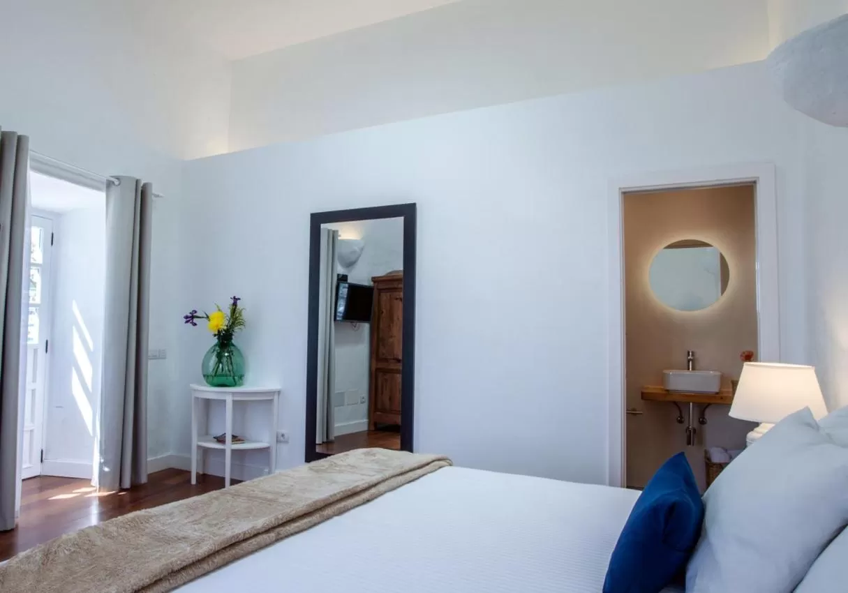 Bed in Los Lirios Hotel Rural - Adults Only