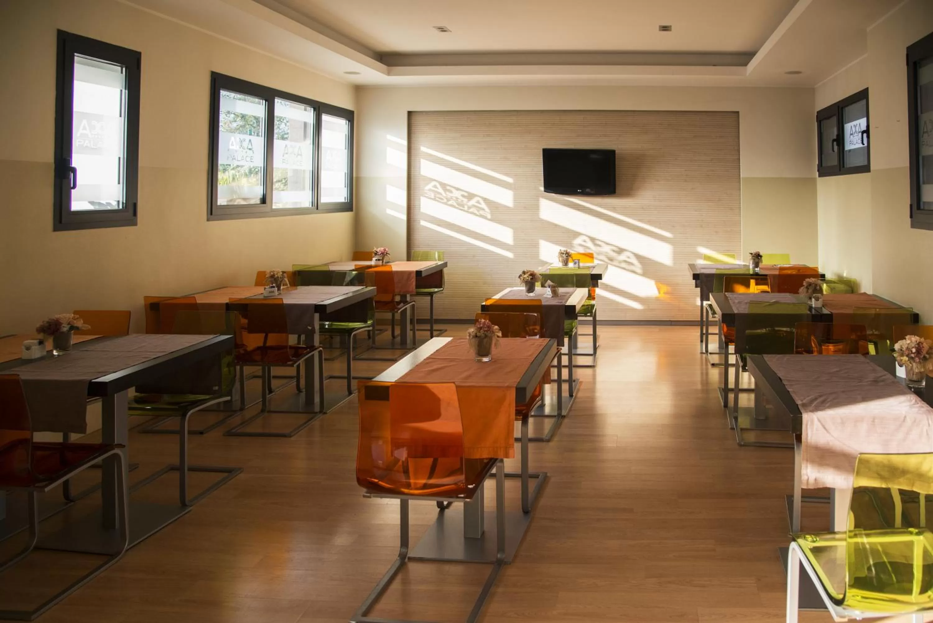 Restaurant/places to eat in Acca Palace AA Hotels