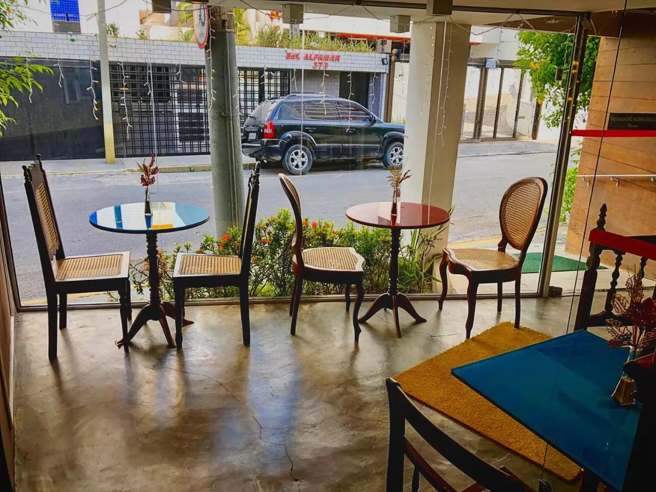 Restaurant/places to eat in Vivaz Boutique Hotel