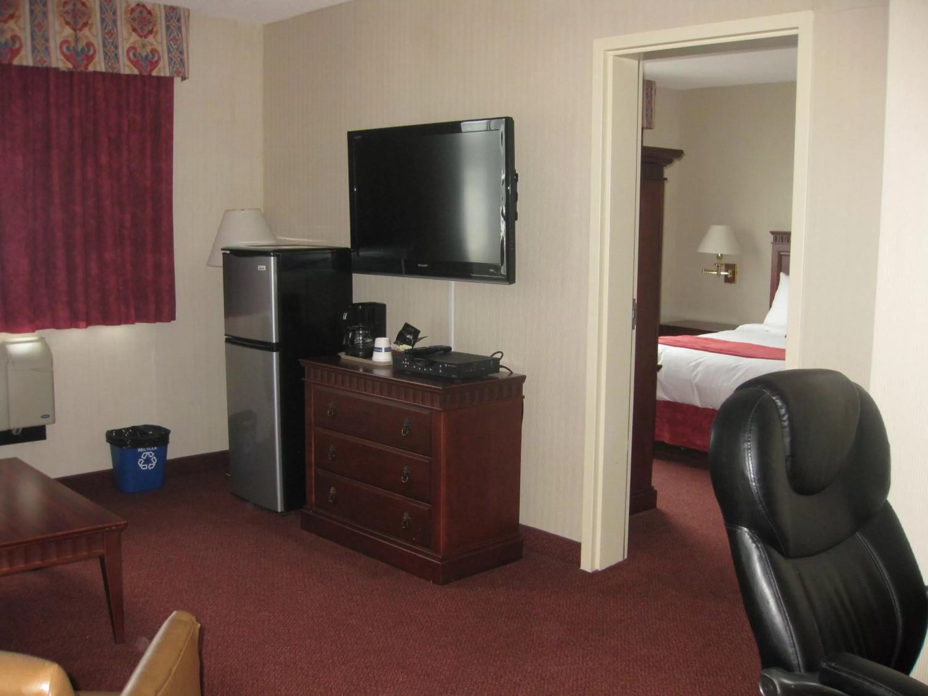 TV and multimedia, Bed in Capital Hotel