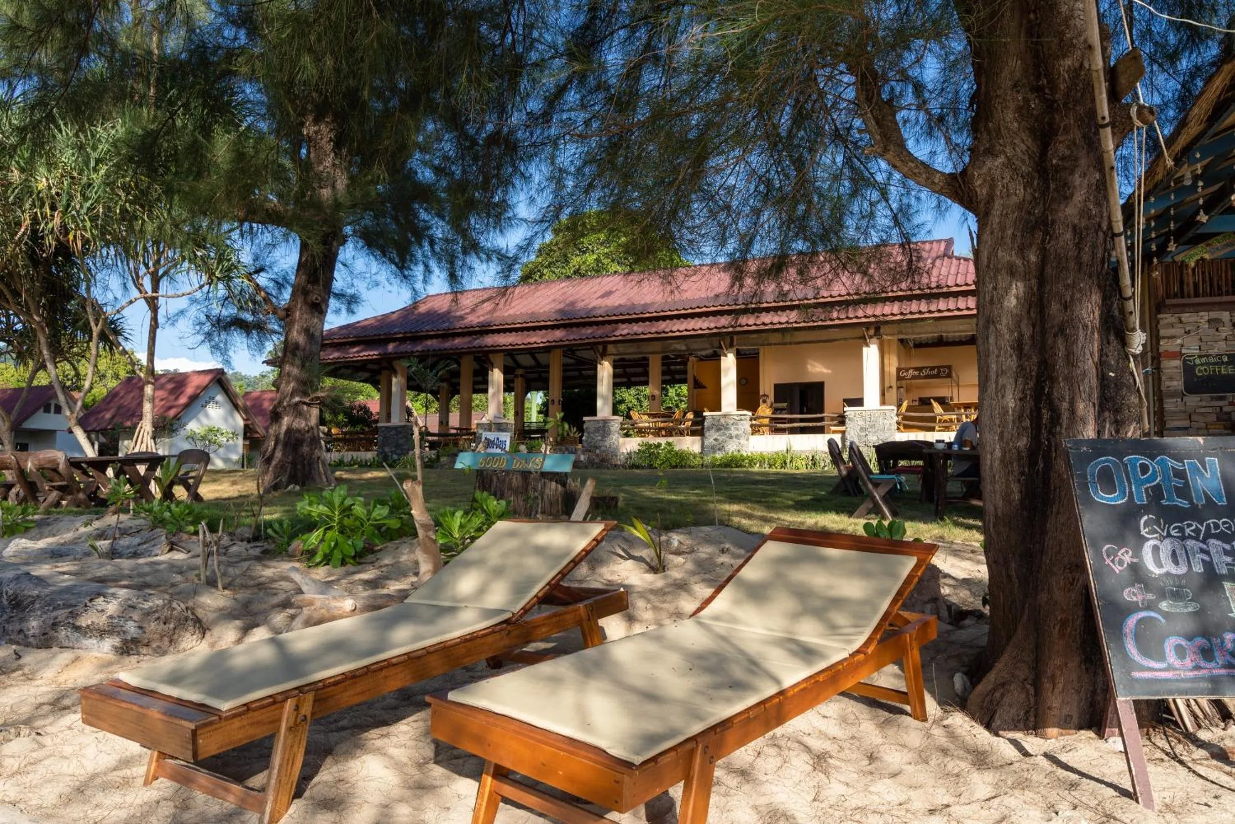 Property building in Gooddays Lanta Beach Resort SHA