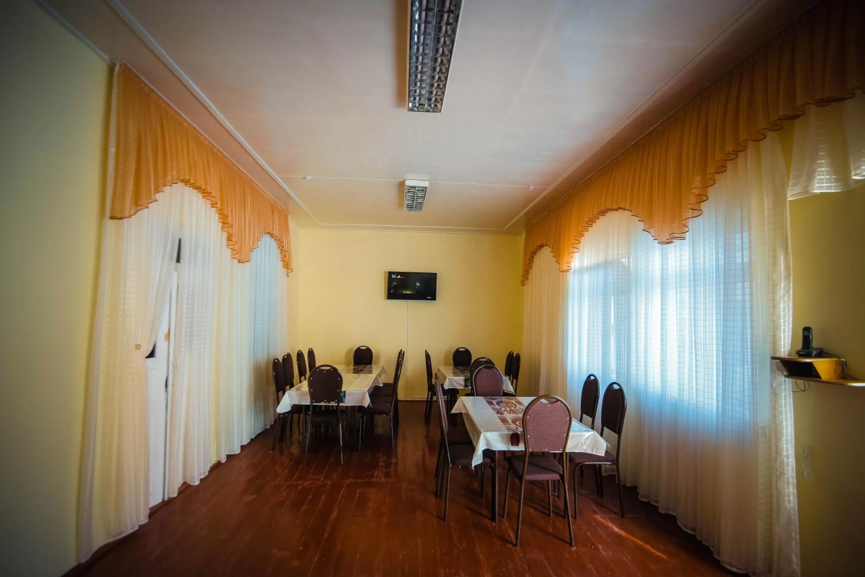 Restaurant/places to eat in BUKHARA HOUSE hotel