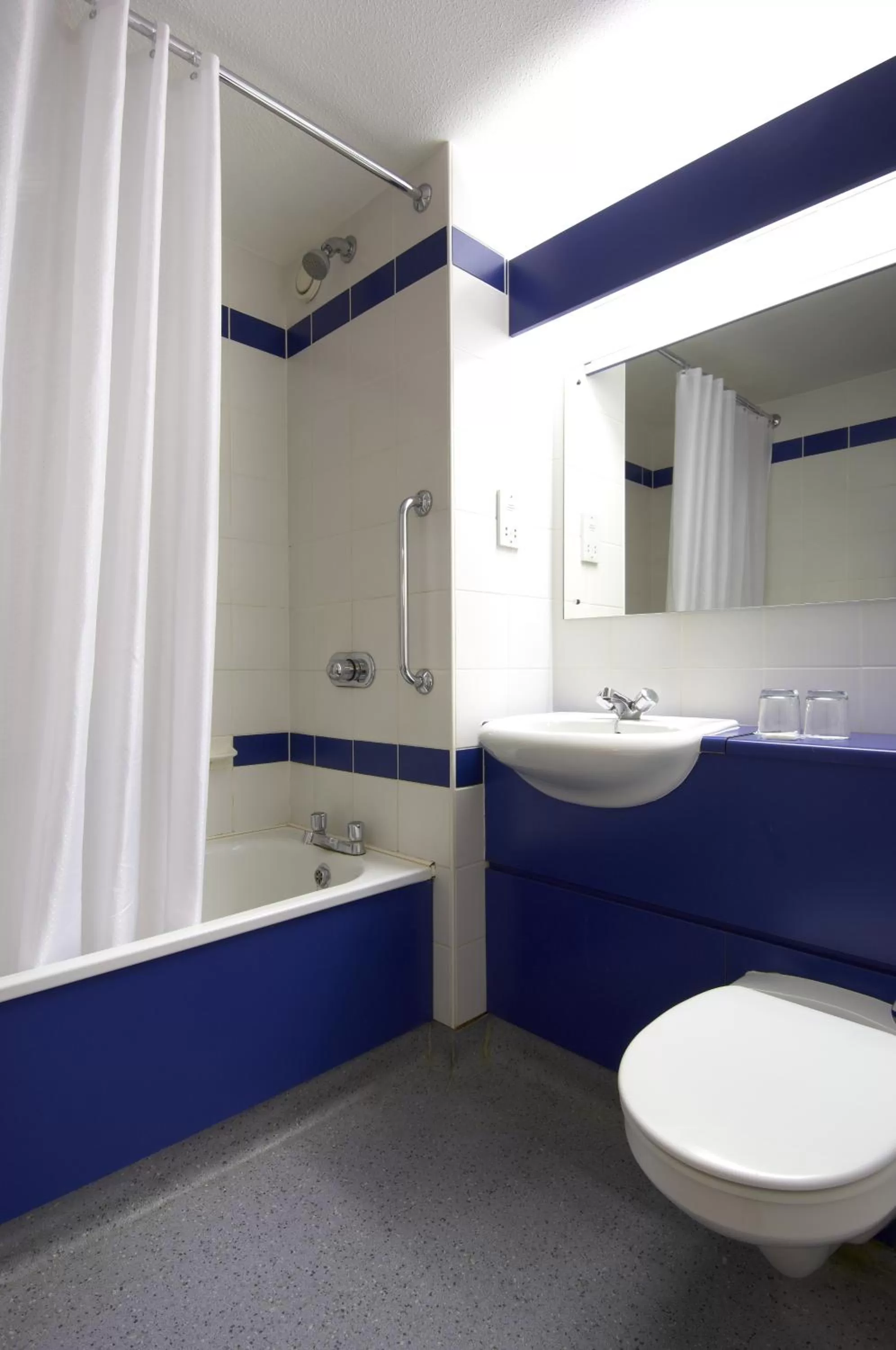 Twin Room in Travelodge Dublin Airport North 'Swords'