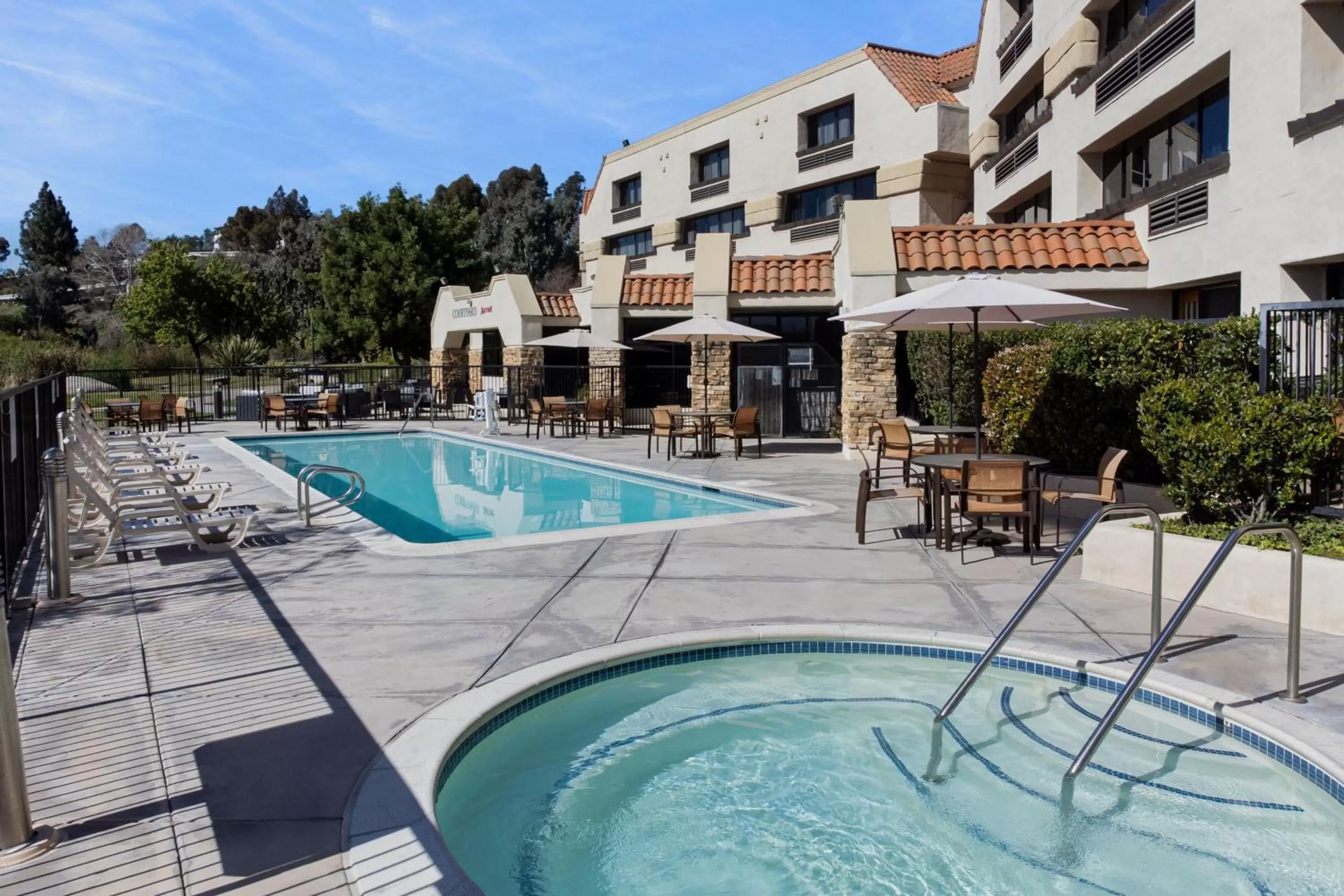 Swimming pool in Courtyard by Marriott San Diego Rancho Bernardo