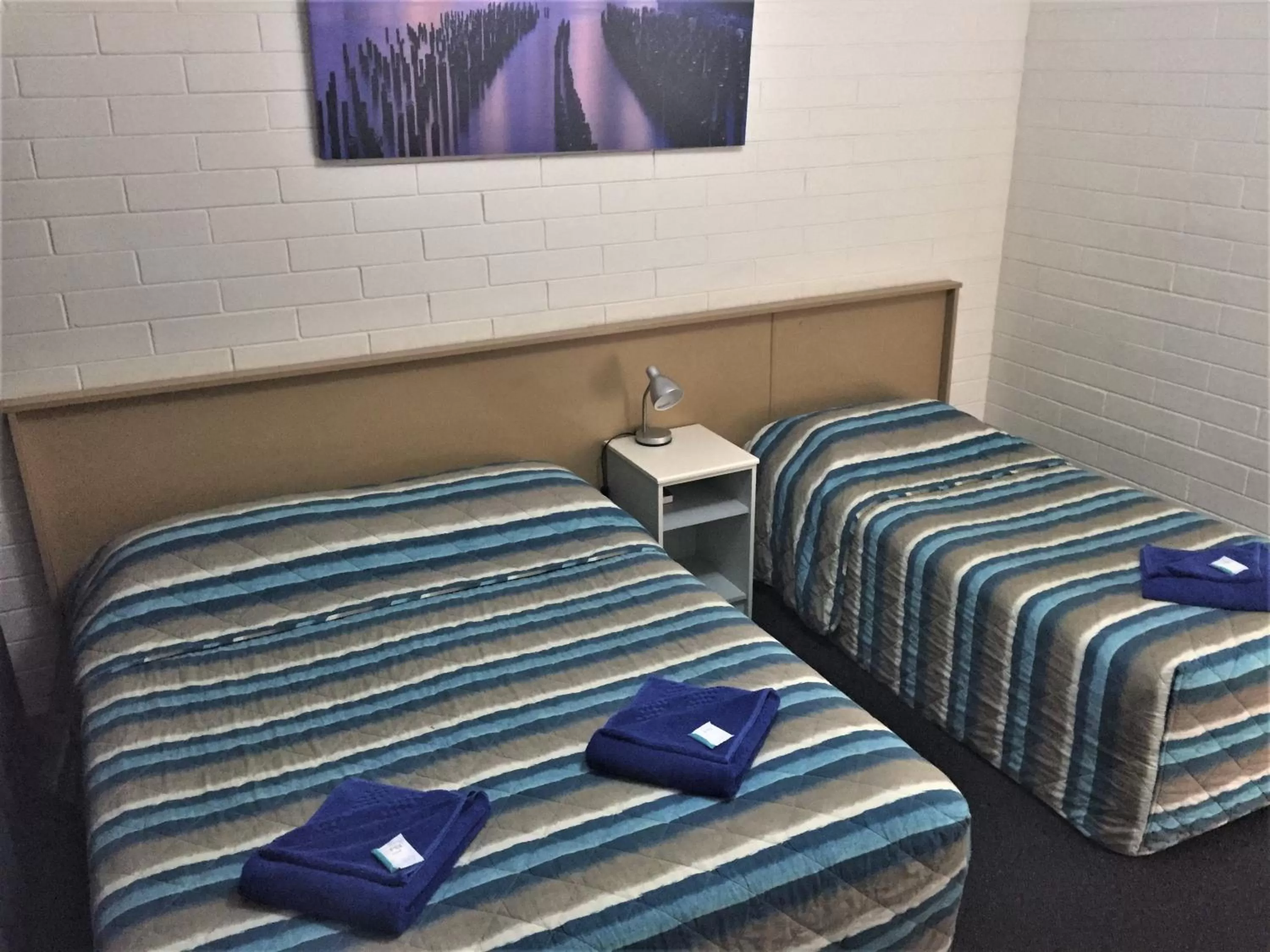 Budget Queen Twin Room in Ceduna Motor Inn