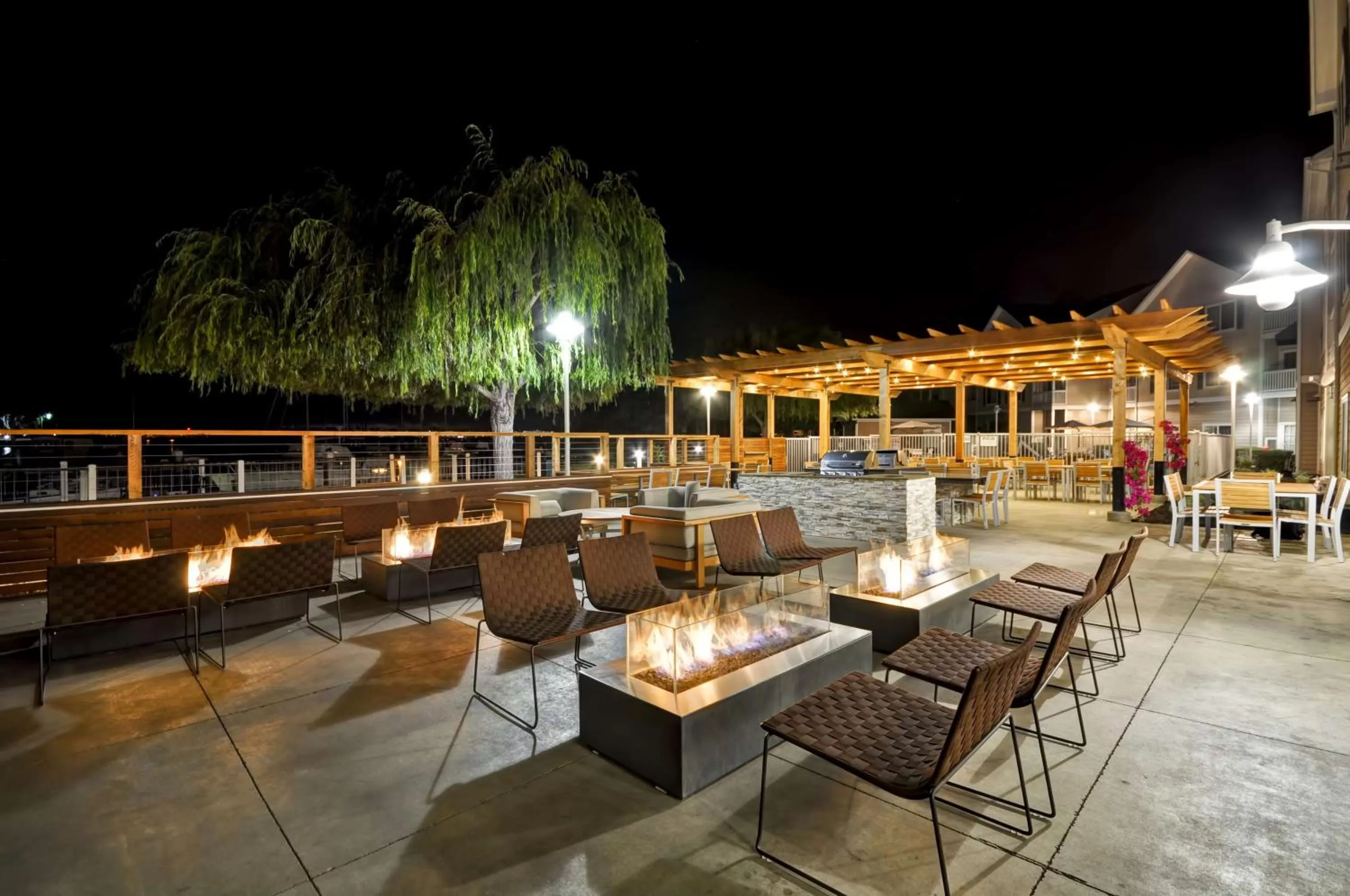 Patio in Homewood Suites by Hilton - Oakland Waterfront
