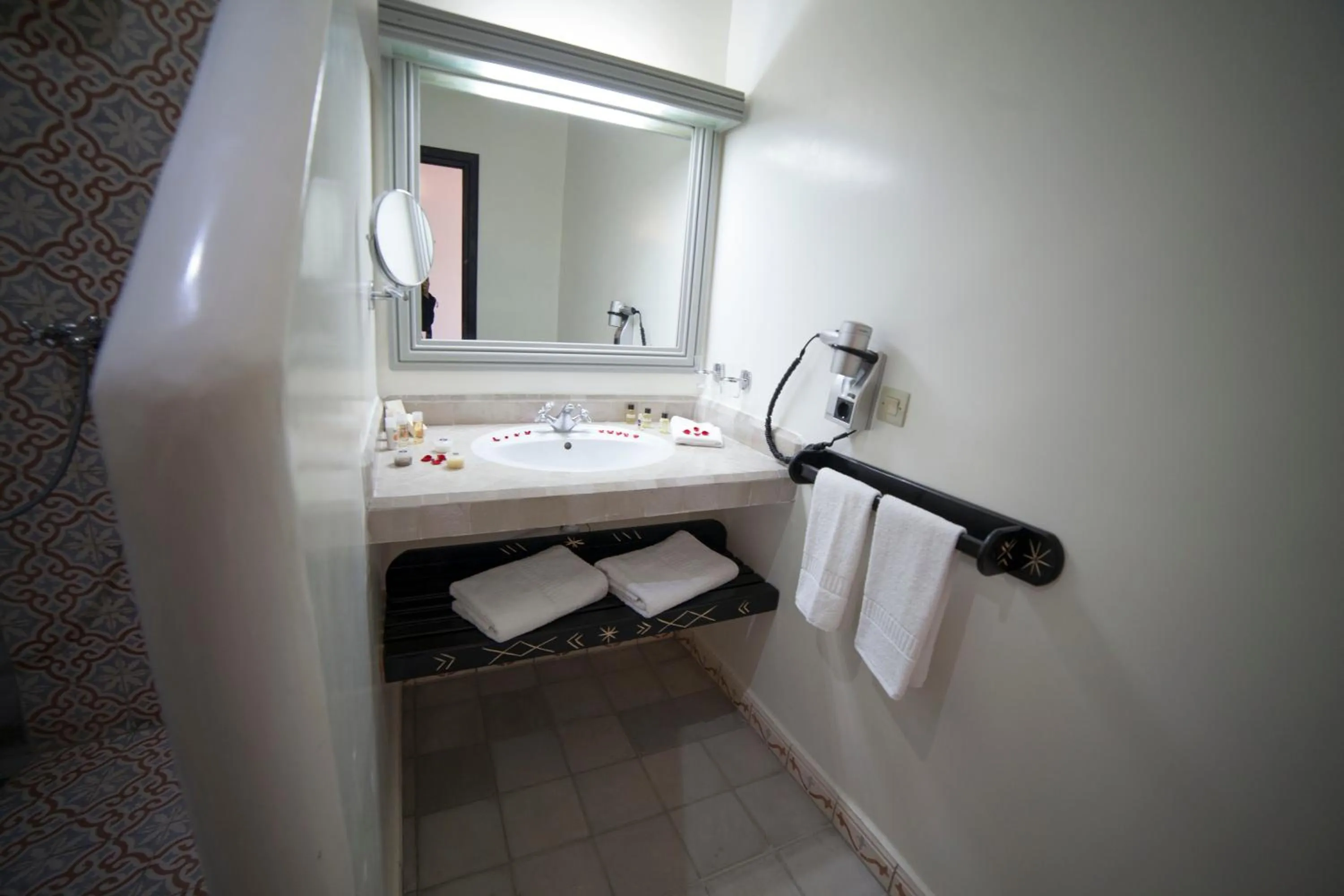 Bathroom, Bed in Borjs Hotel Suites & Spa