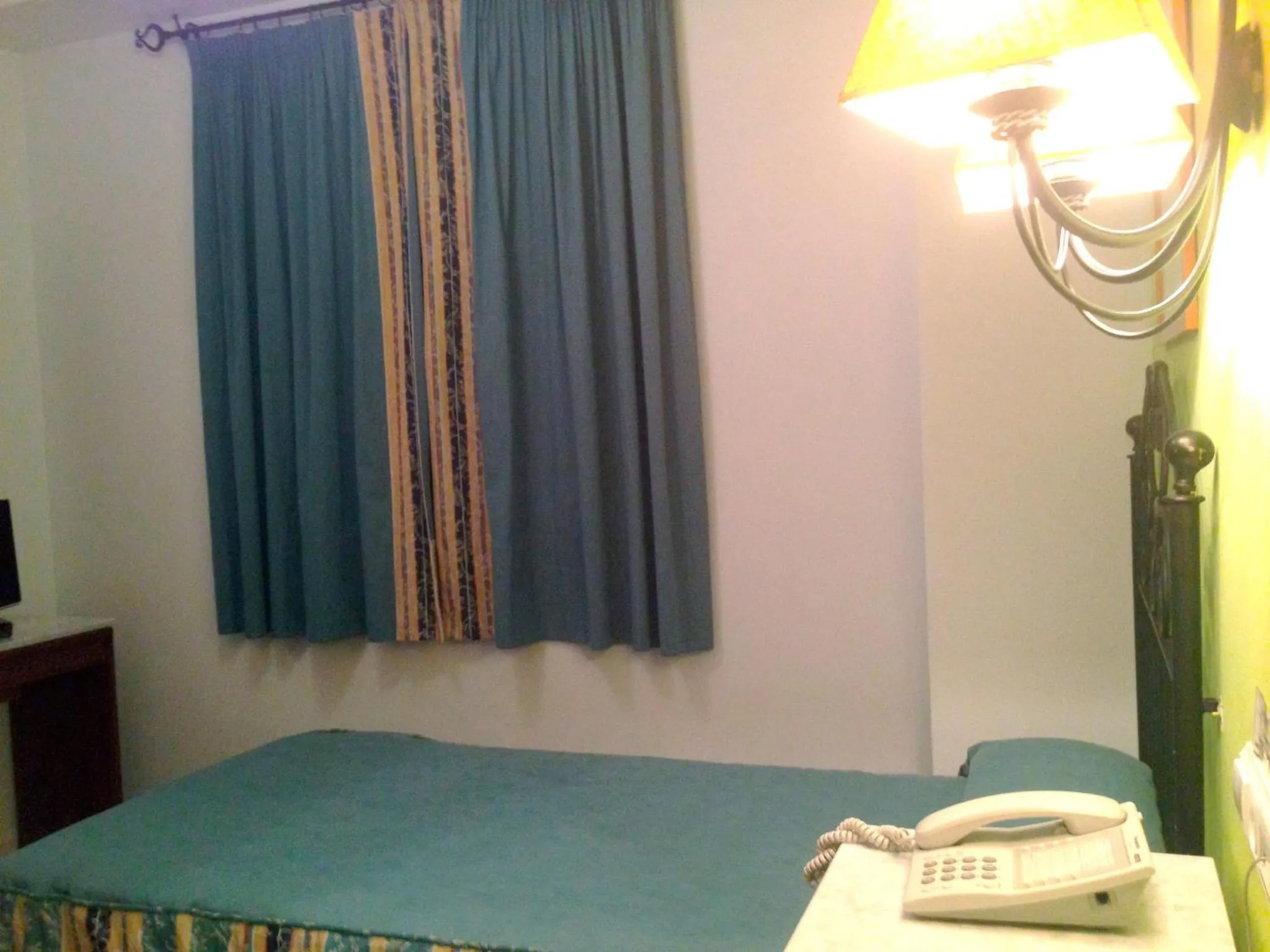 Single Room in Hotel Maestre