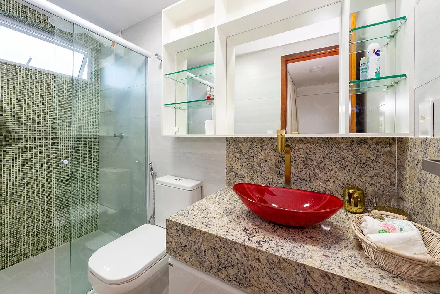 Bathroom in Águia Flats Pousada