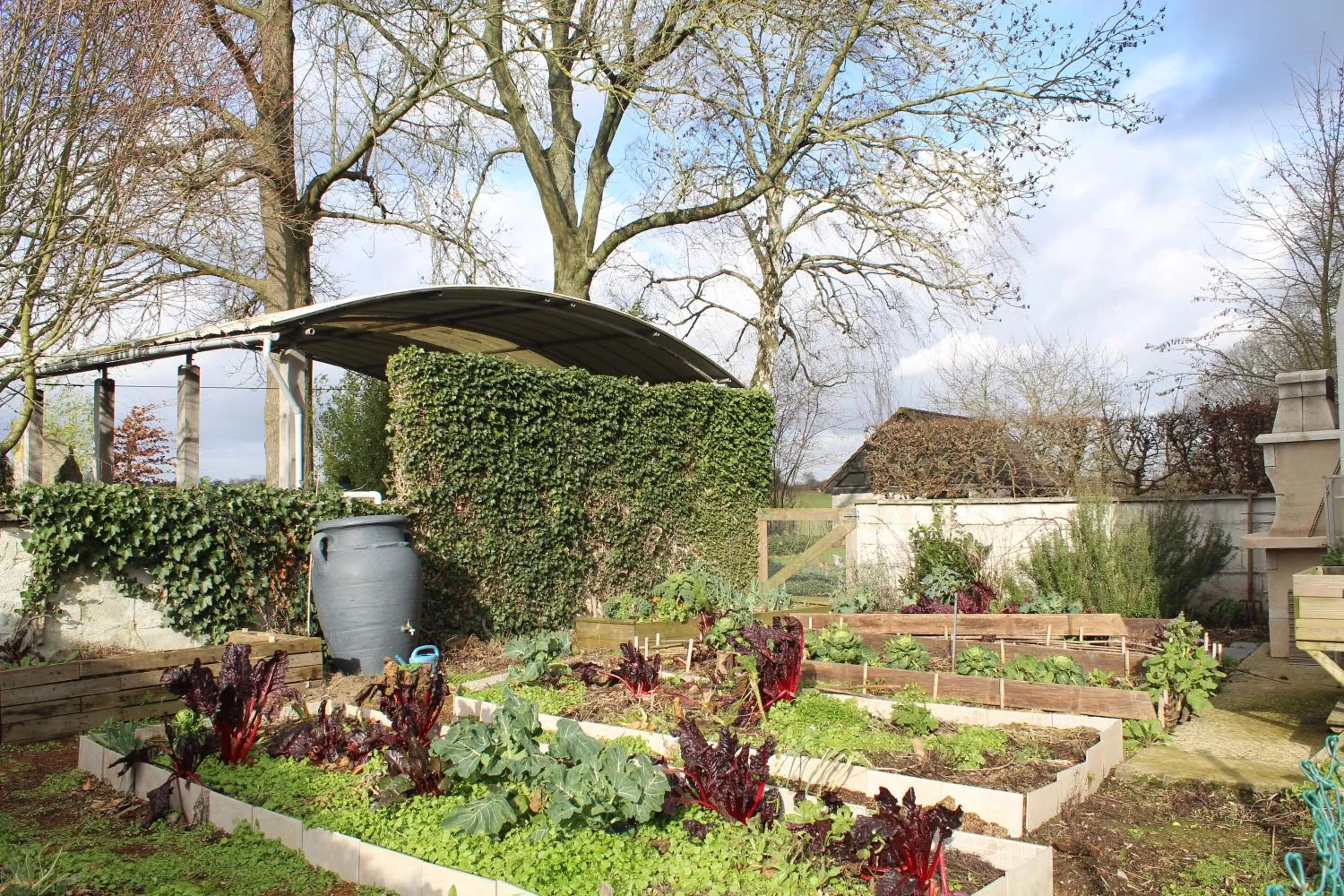 Property Building in LE CHARNOIS