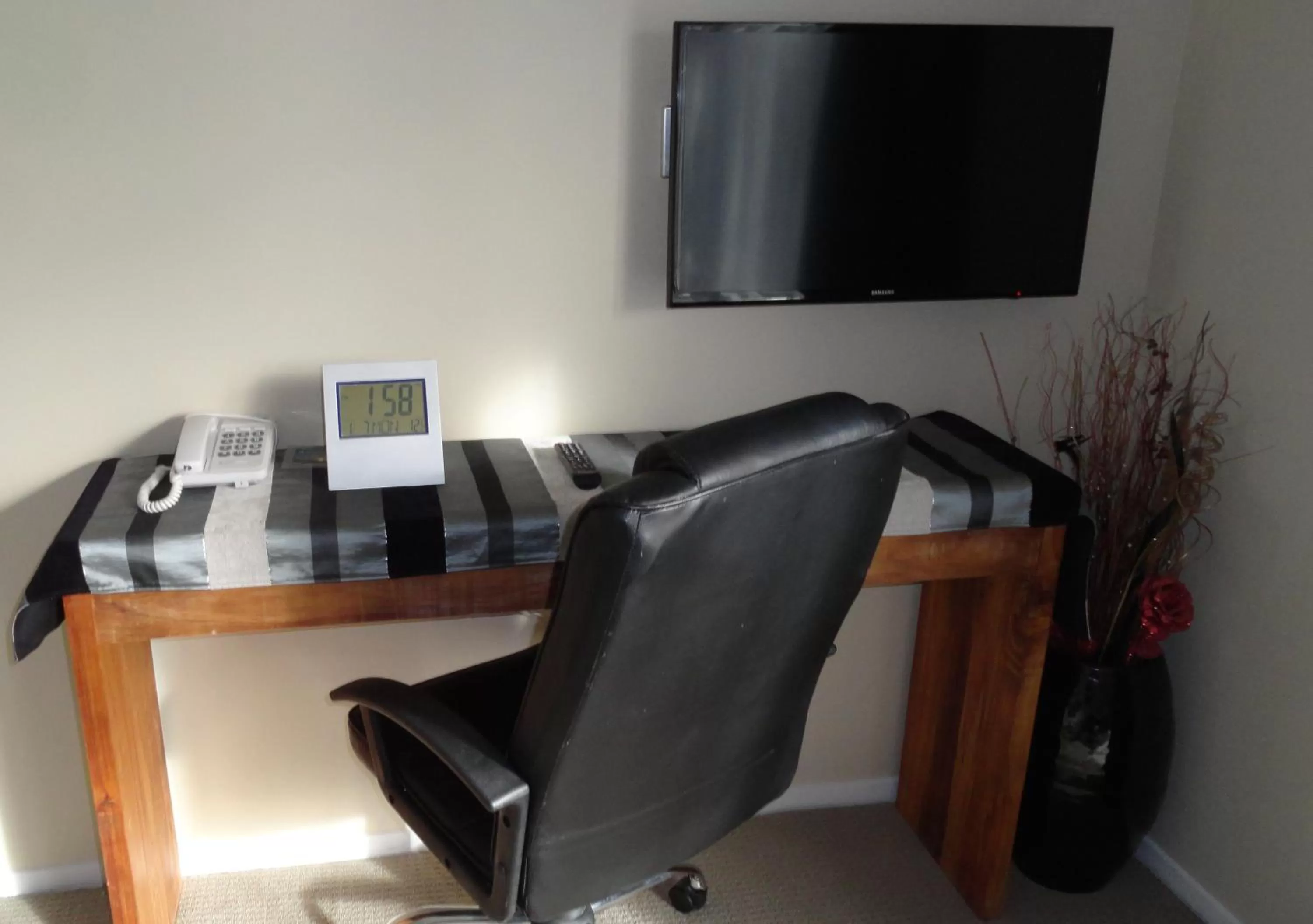 TV and multimedia, TV/Entertainment Center in Aarburg Airport Motel