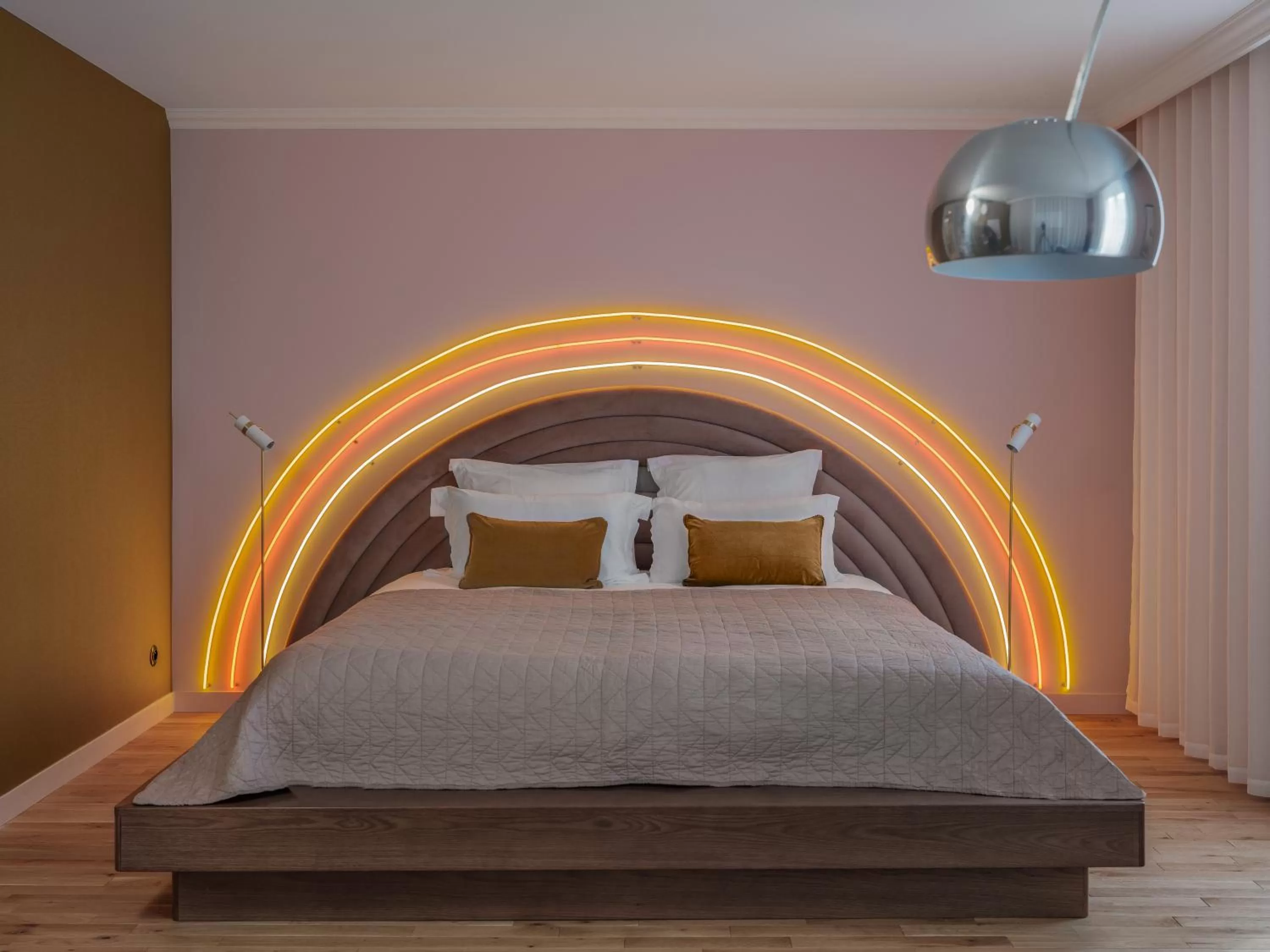 Bed in Seven Hotel Paris