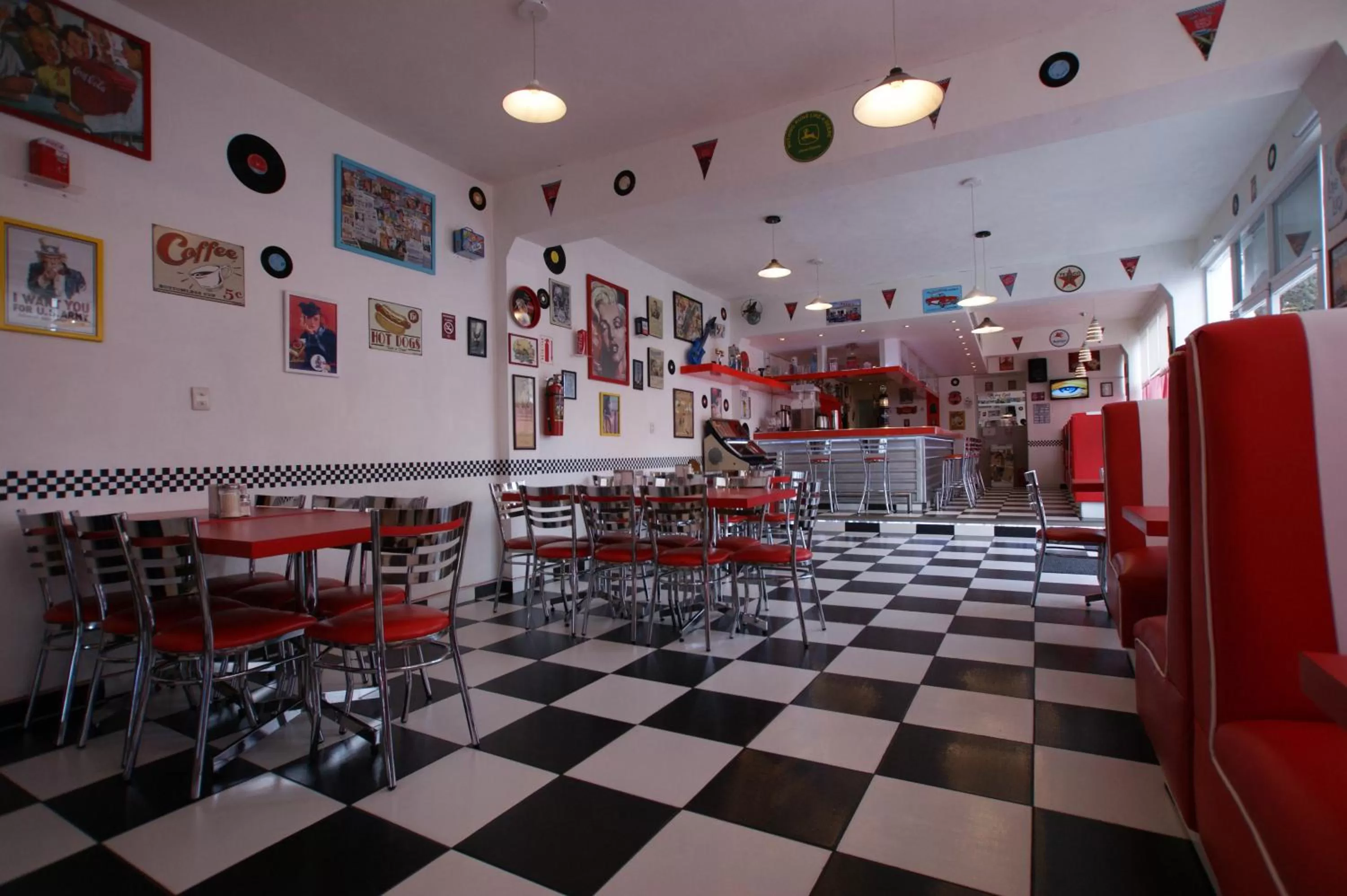 Restaurant/places to eat in Hotel Azucena