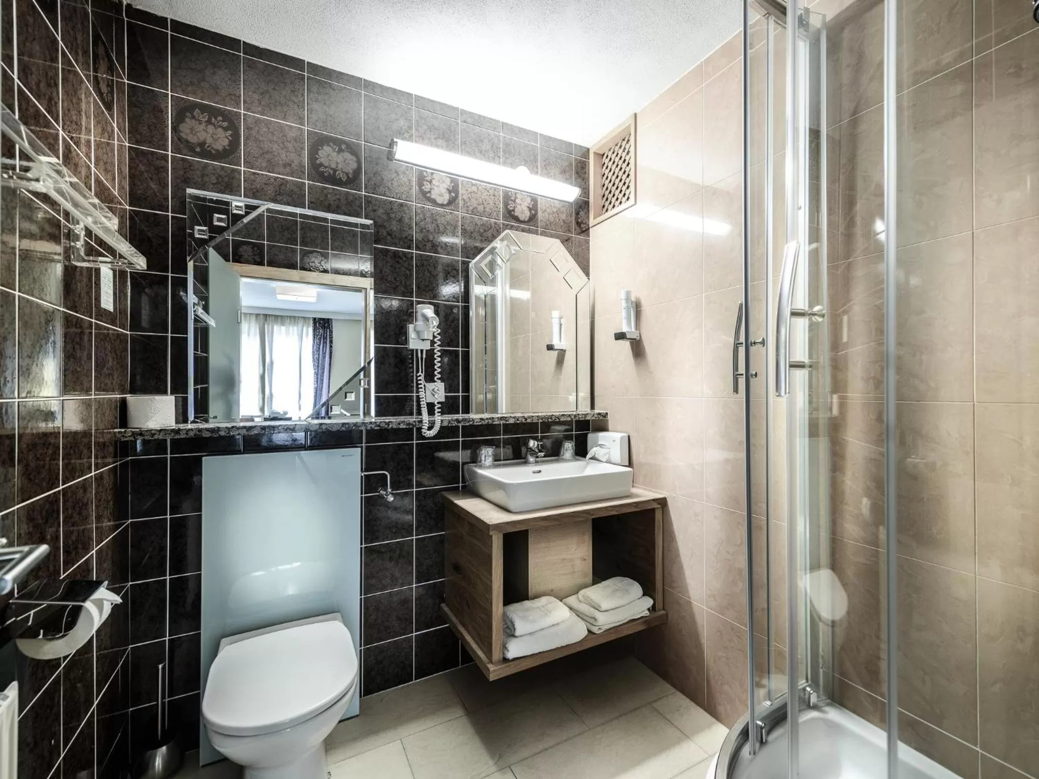 Bathroom in Hotel Victoria