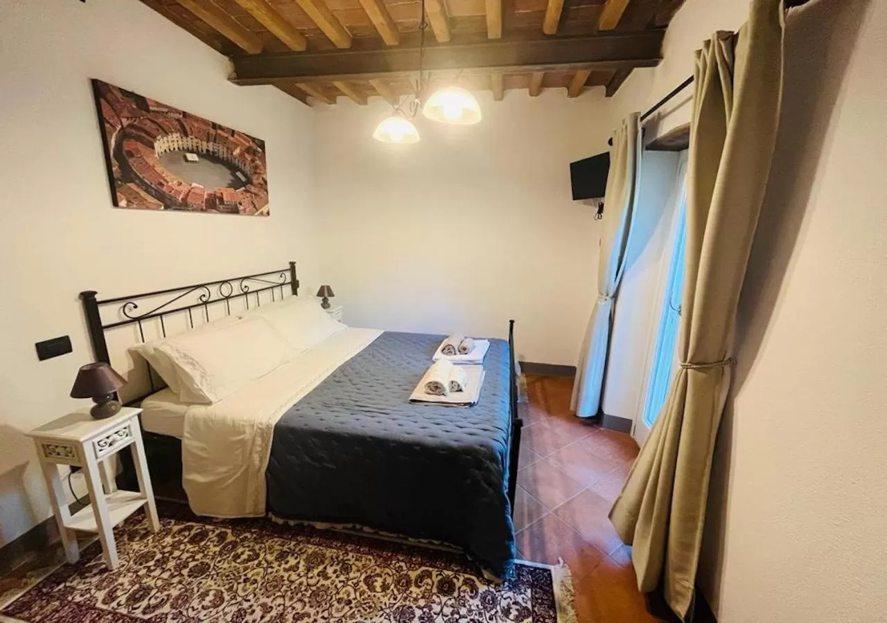 Double Room with Private Bathroom in B&B Giardino delle Camelie