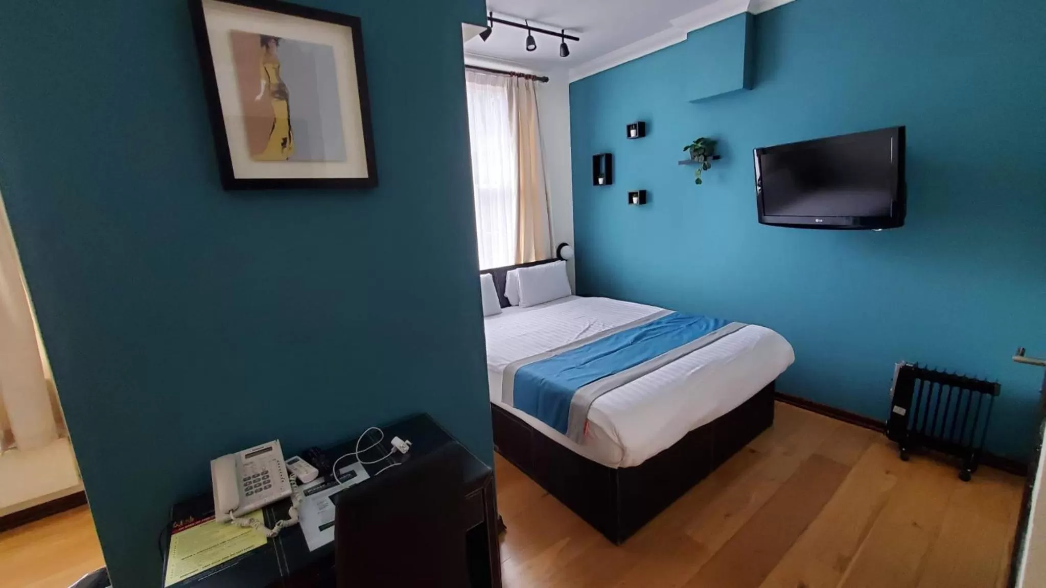 TV and multimedia, Bed in The Royale Chulan Hyde Park Hotel