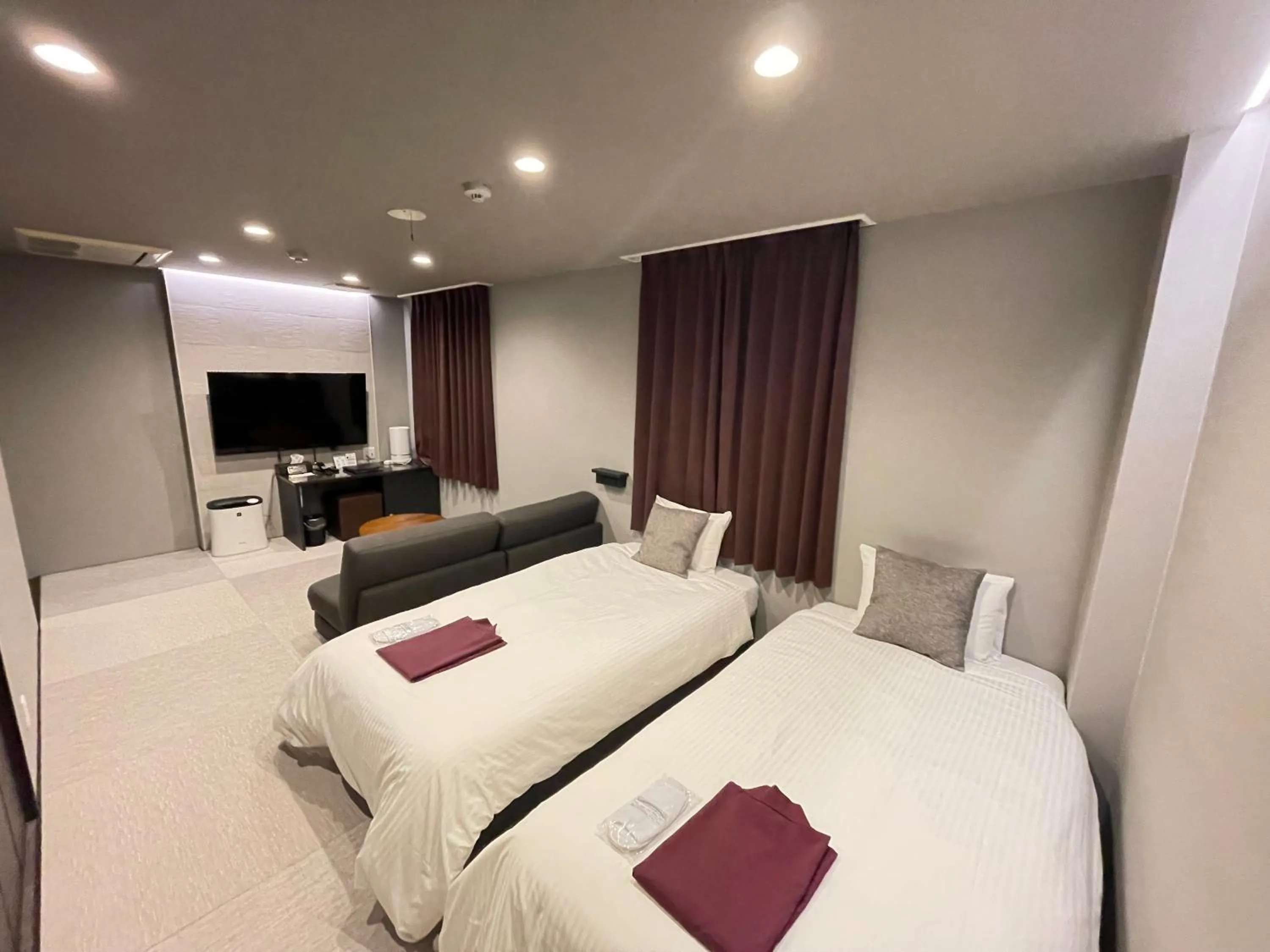 Bed in Kansai Airport Spa Hotel Garden Palace