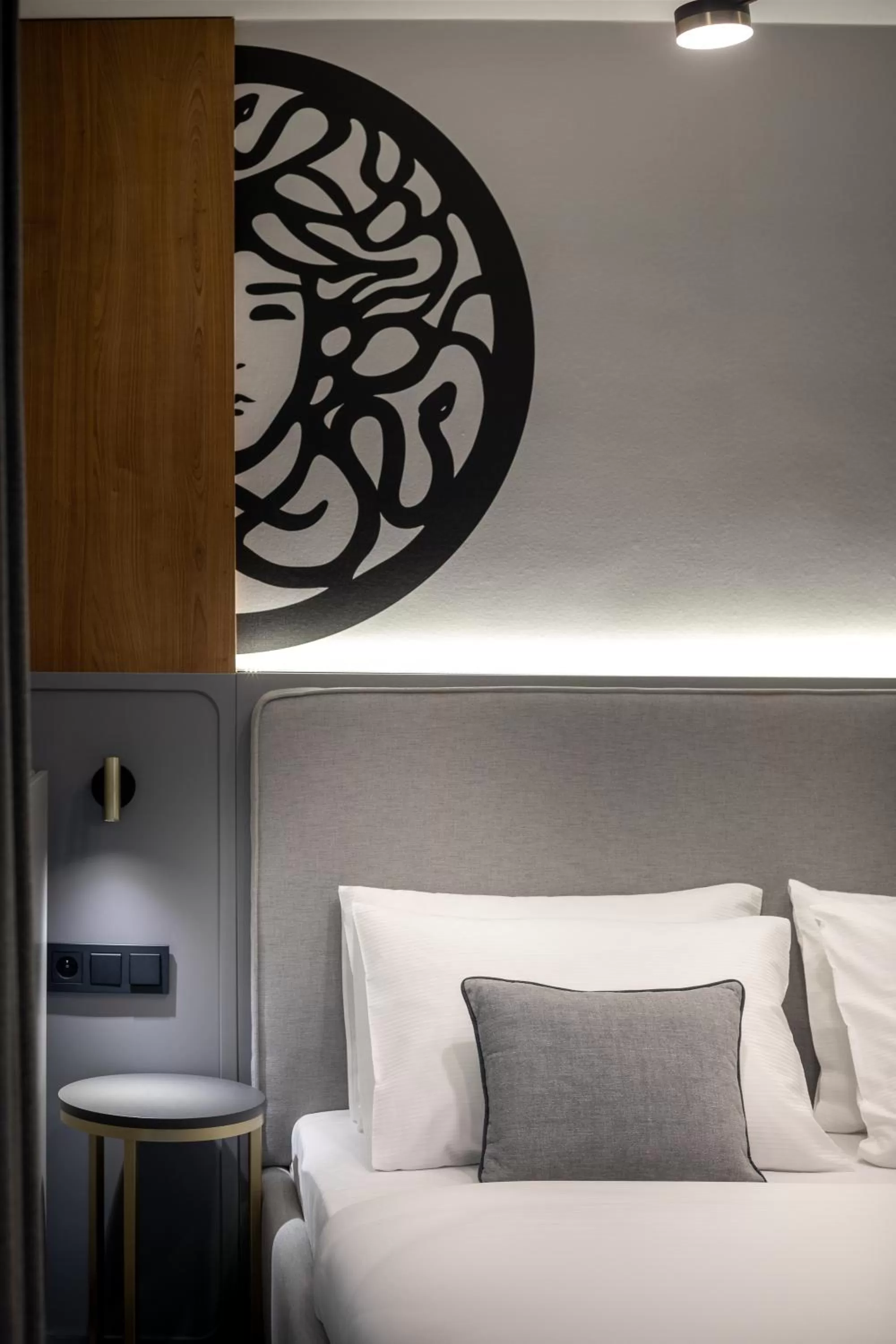 Photo of the whole room, Bed in Art Boutique