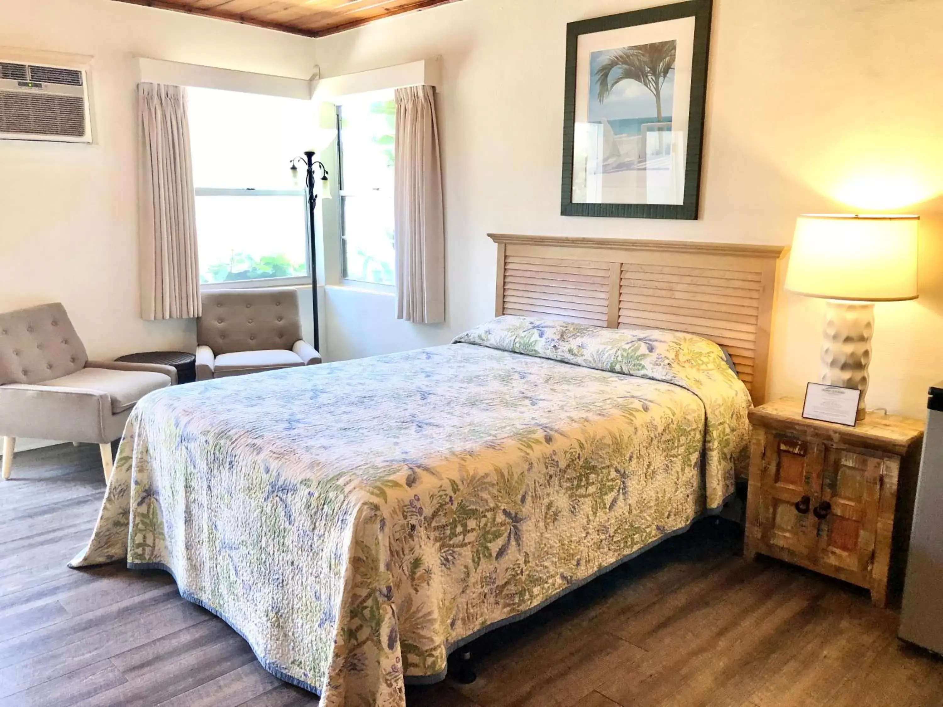 Standard Queen Room in Surf Studio Beach Resort Standard Queen Room in Surf Studio Beach Resort