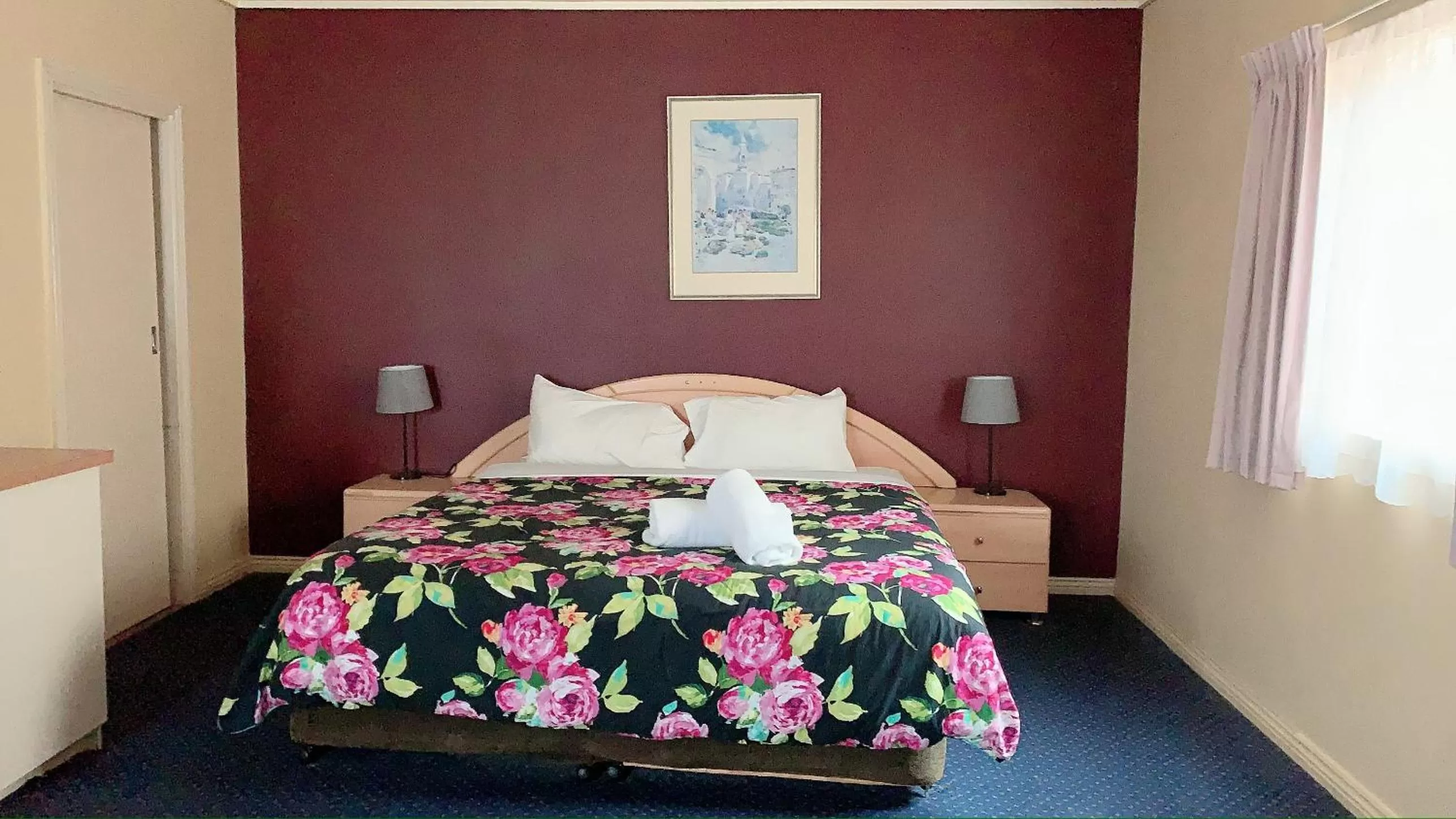 Bed in City East Motel