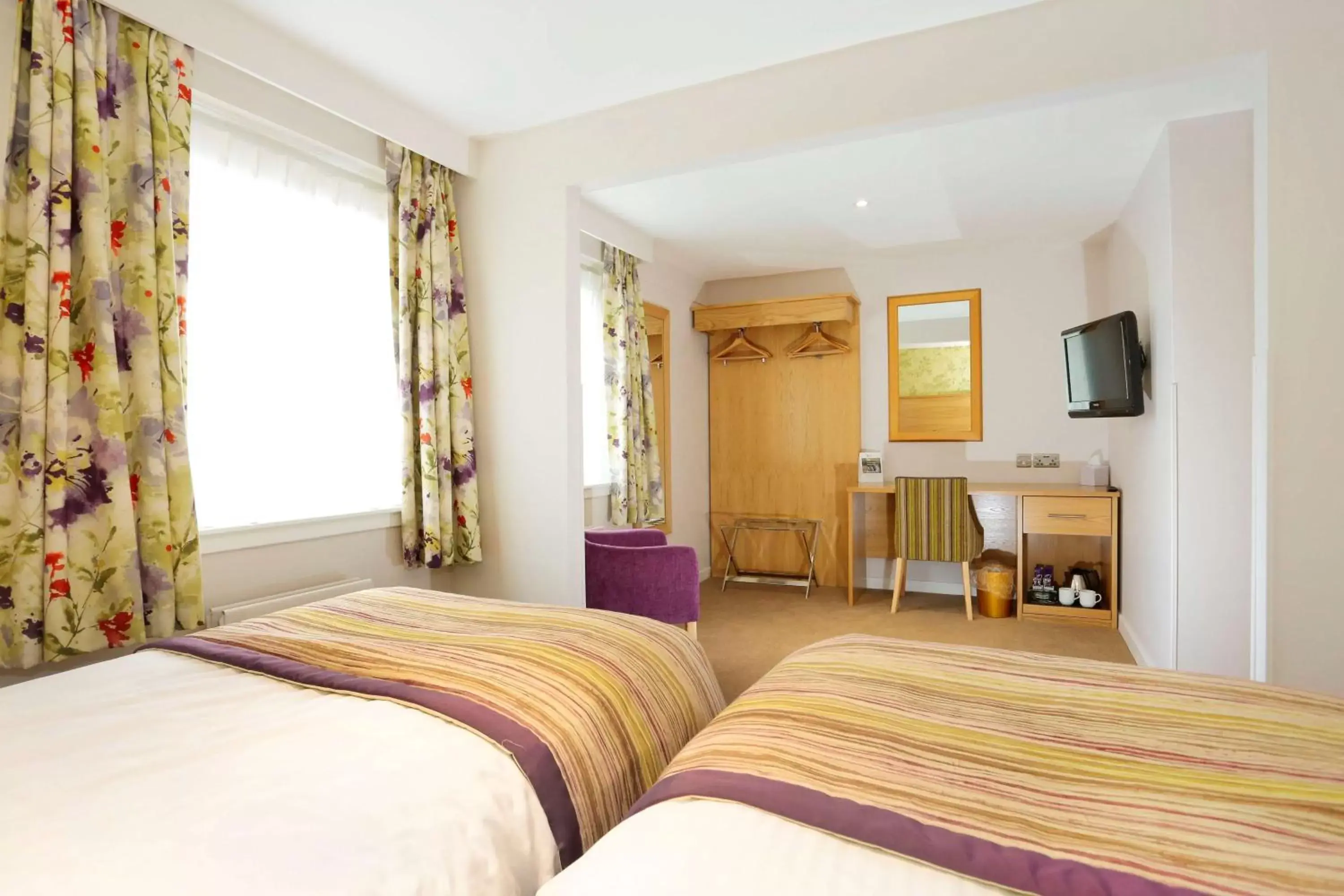 Standard Twin Room in Invercarse Hotel Dundee, BW Signature Collection Standard Twin Room in Invercarse Hotel Dundee, BW Signature Collection