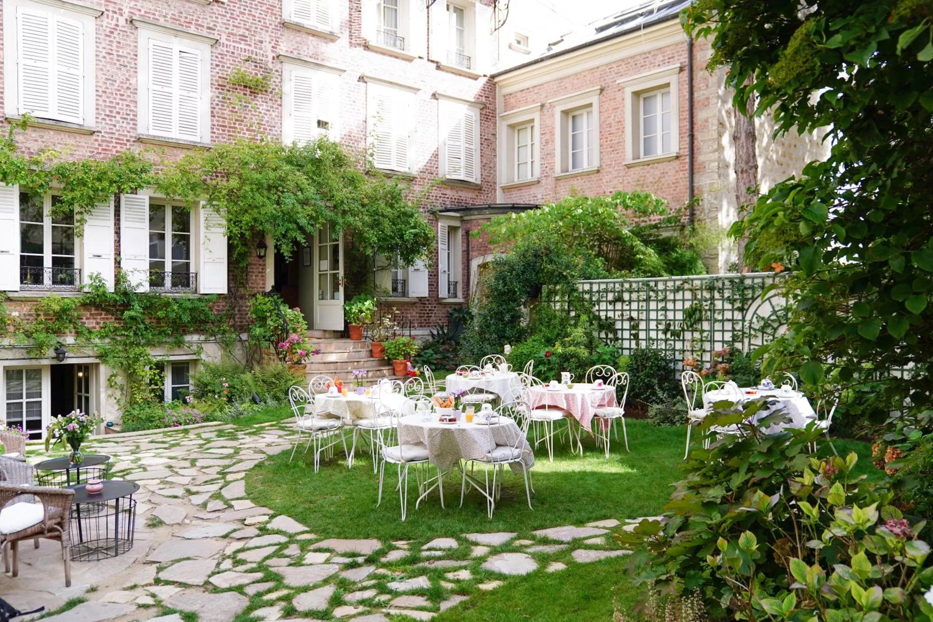 Garden in Villa Escudier Appart-hôtel