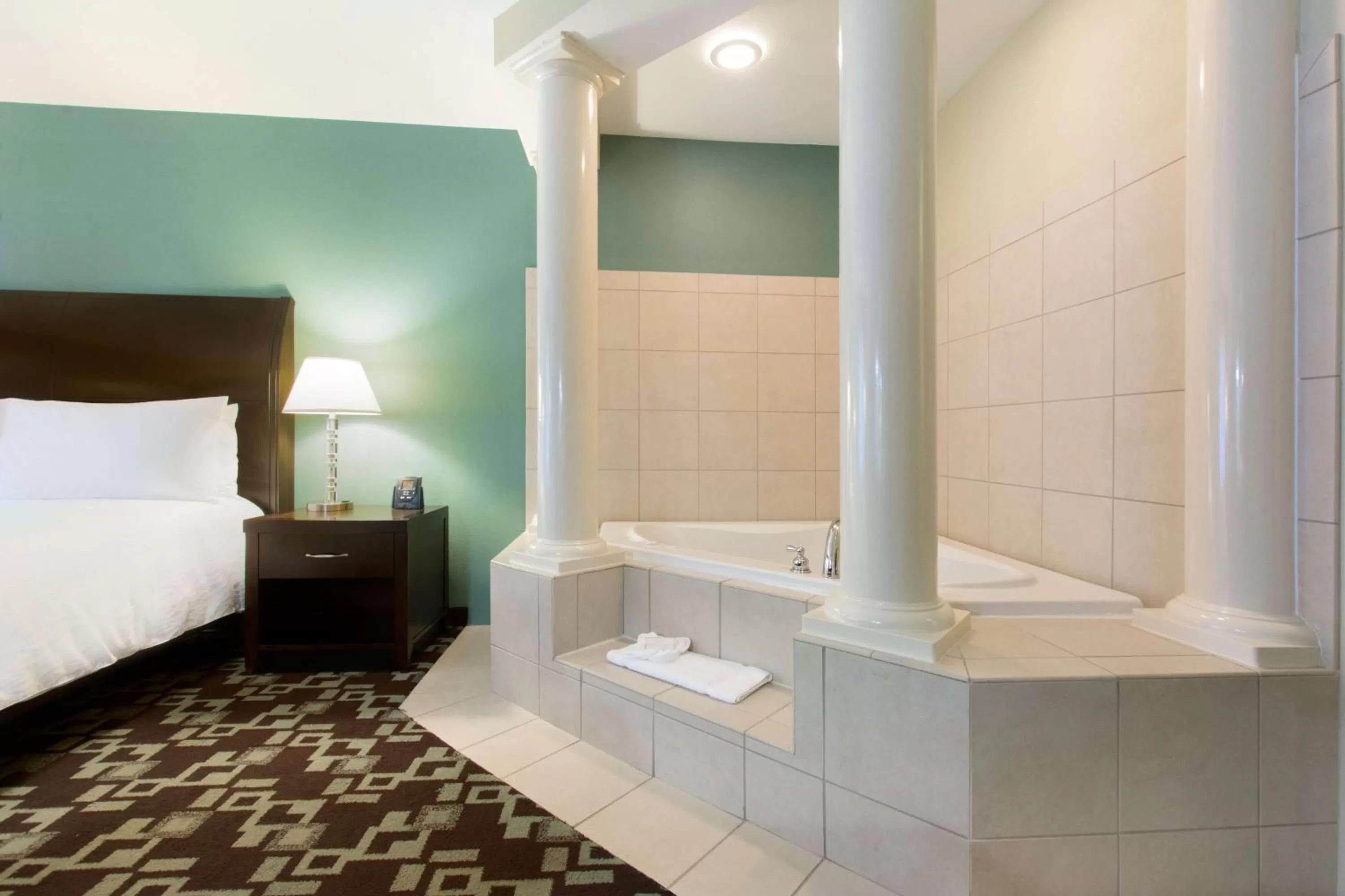 King Suite with Spa Bath in Hilton Garden Inn Cartersville