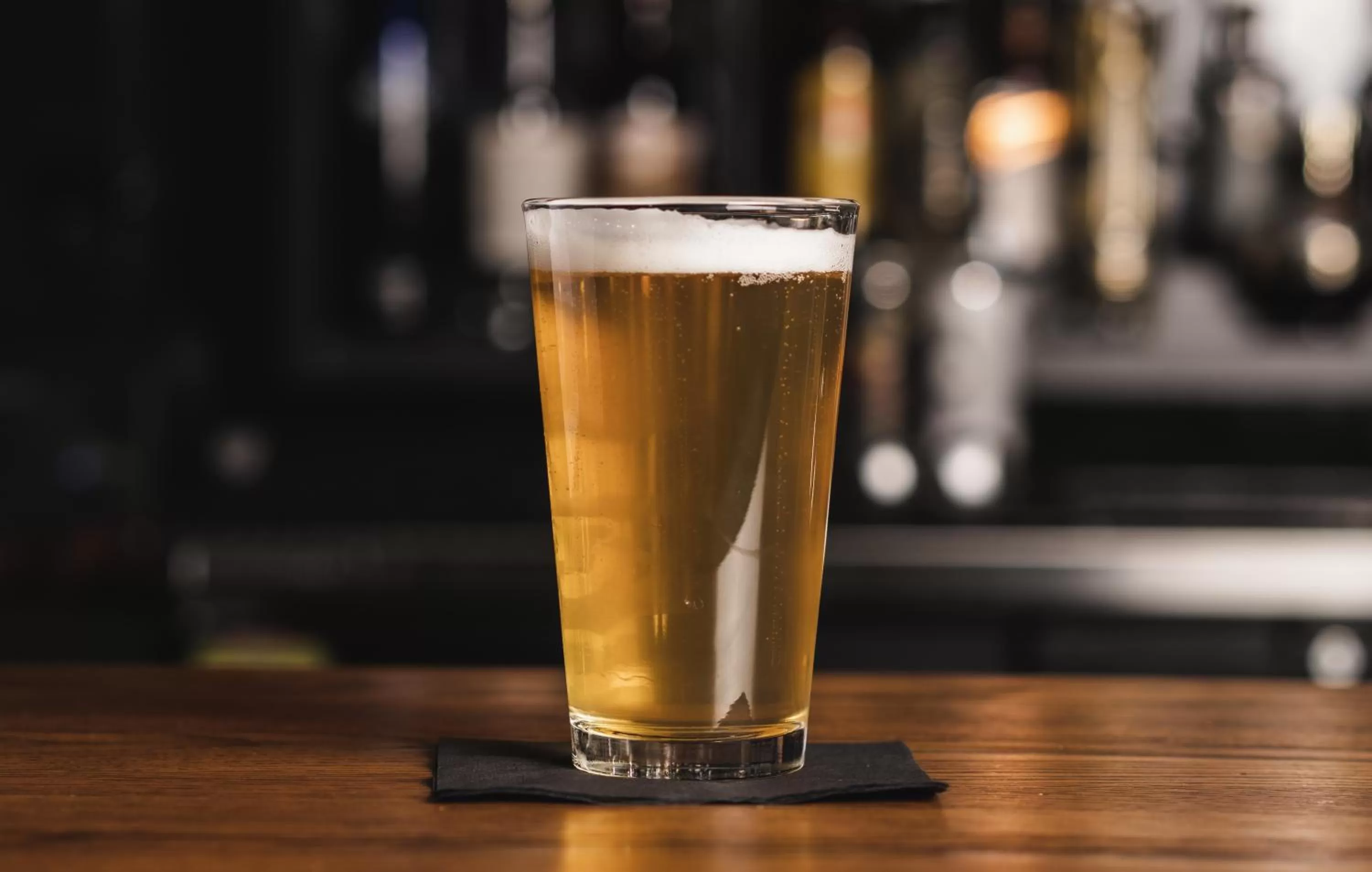 Lounge or bar in Hunter Lodge, a Bluebird by Lark