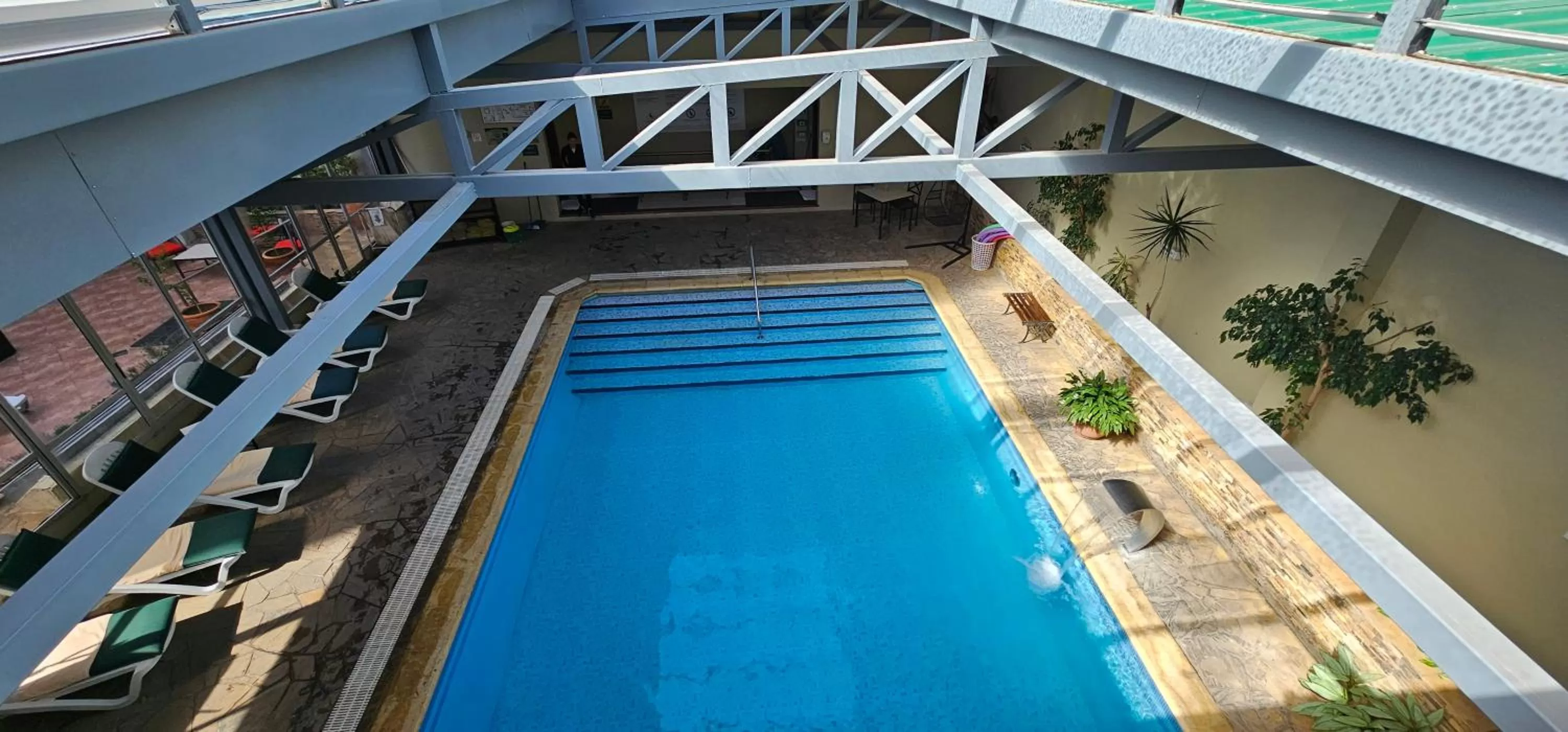 Swimming pool in Casa Real Hotel