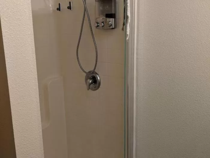 Bathroom in Yosemite Nights Bed & Breakfast