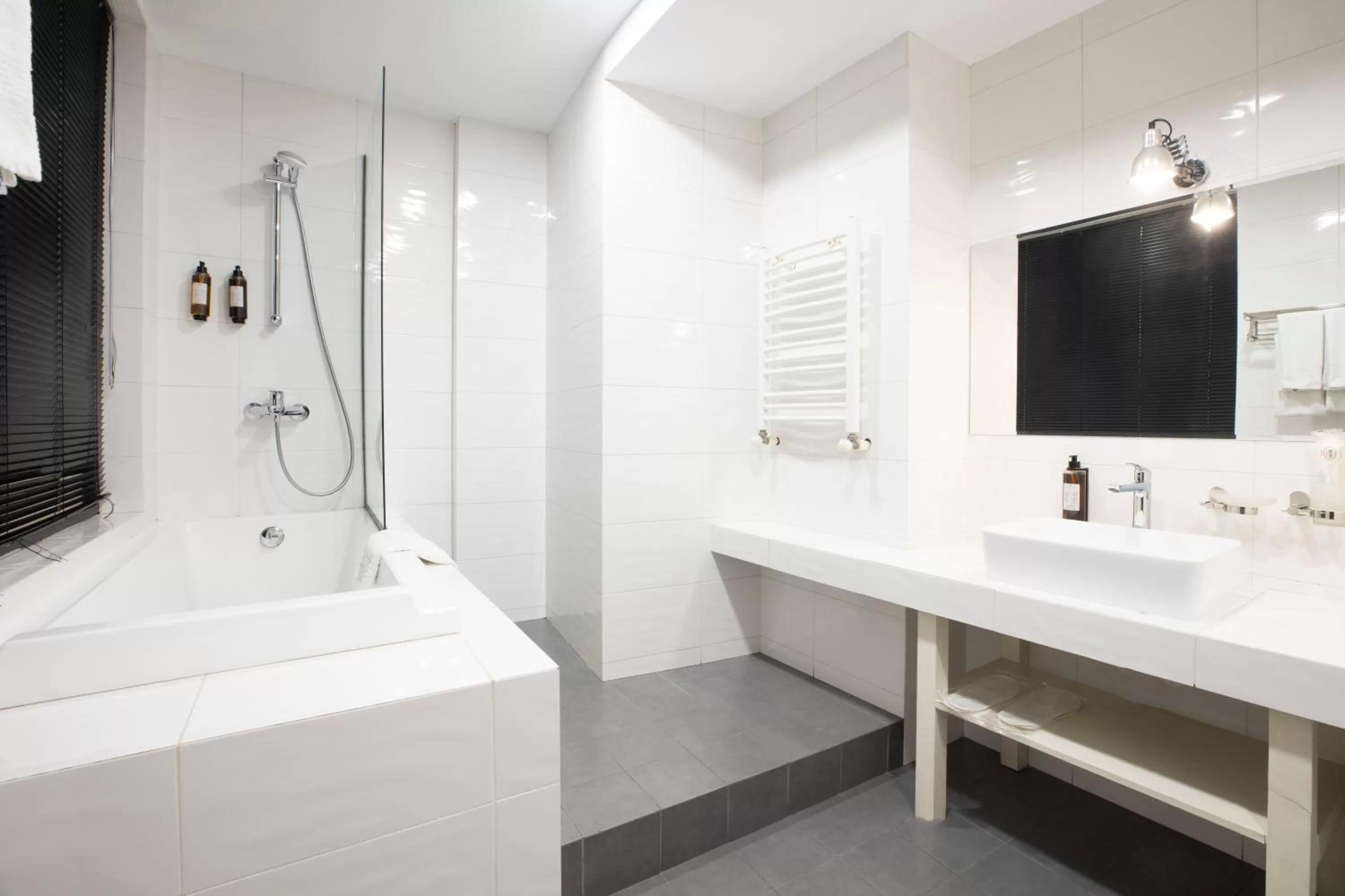 Shower in Citadel Narikala Hotel