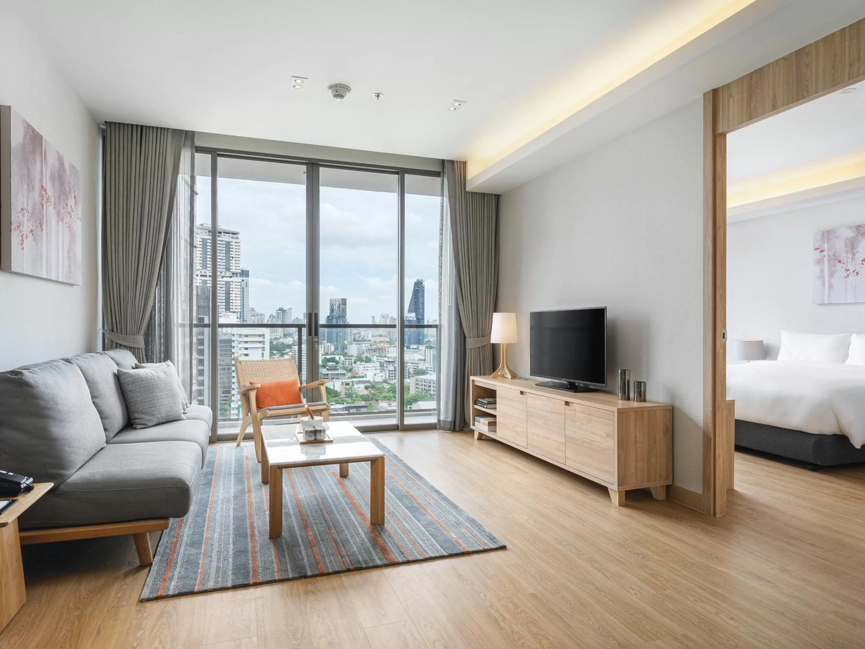 TV and multimedia, Bed in Oakwood Suites Bangkok