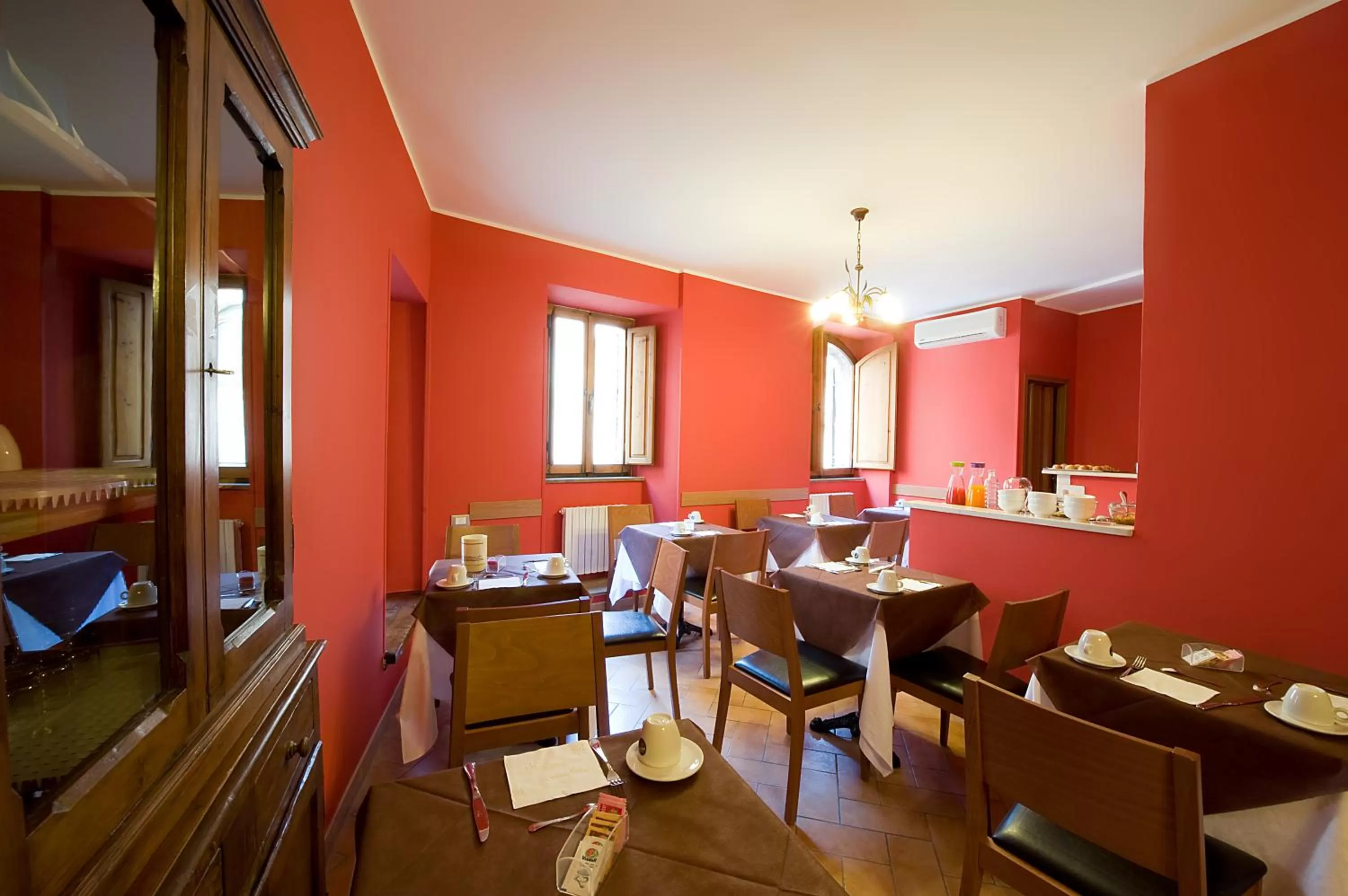 Restaurant/places to eat in Hotel Properzio