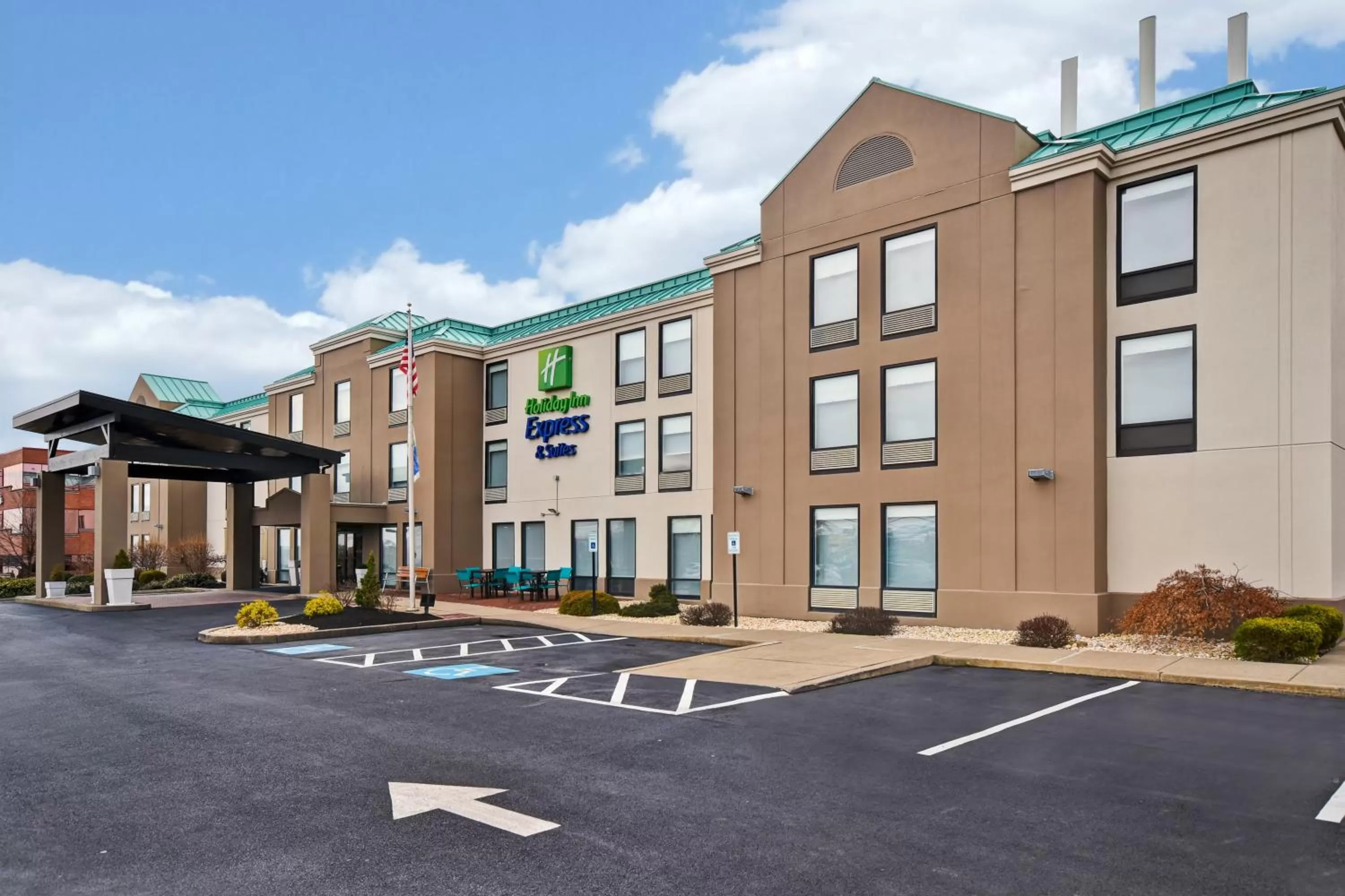 Property building in Holiday Inn Express & Suites Allentown-Dorney Park Area by IHG