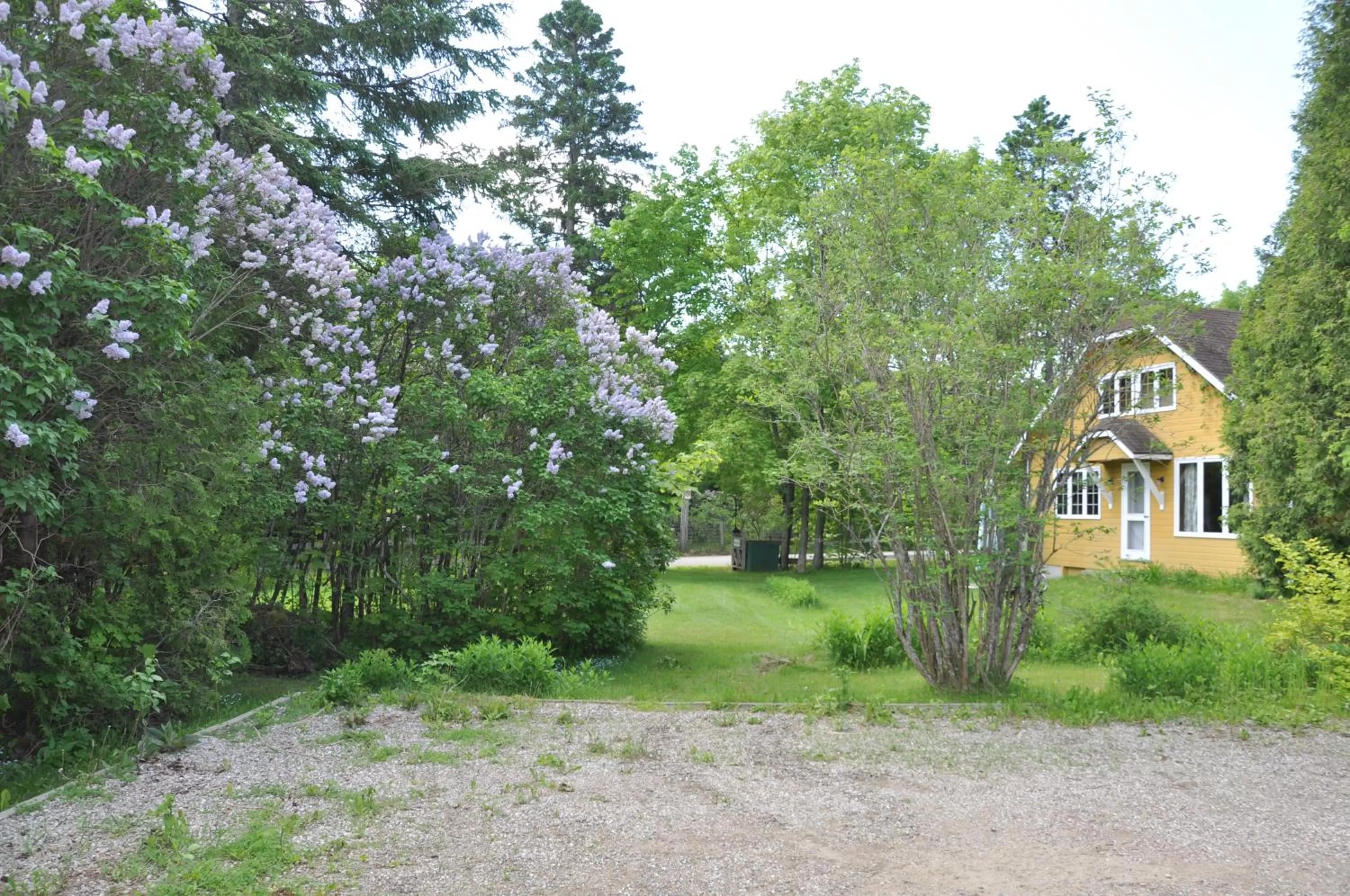 Facade/entrance in Auberge sur la Côte